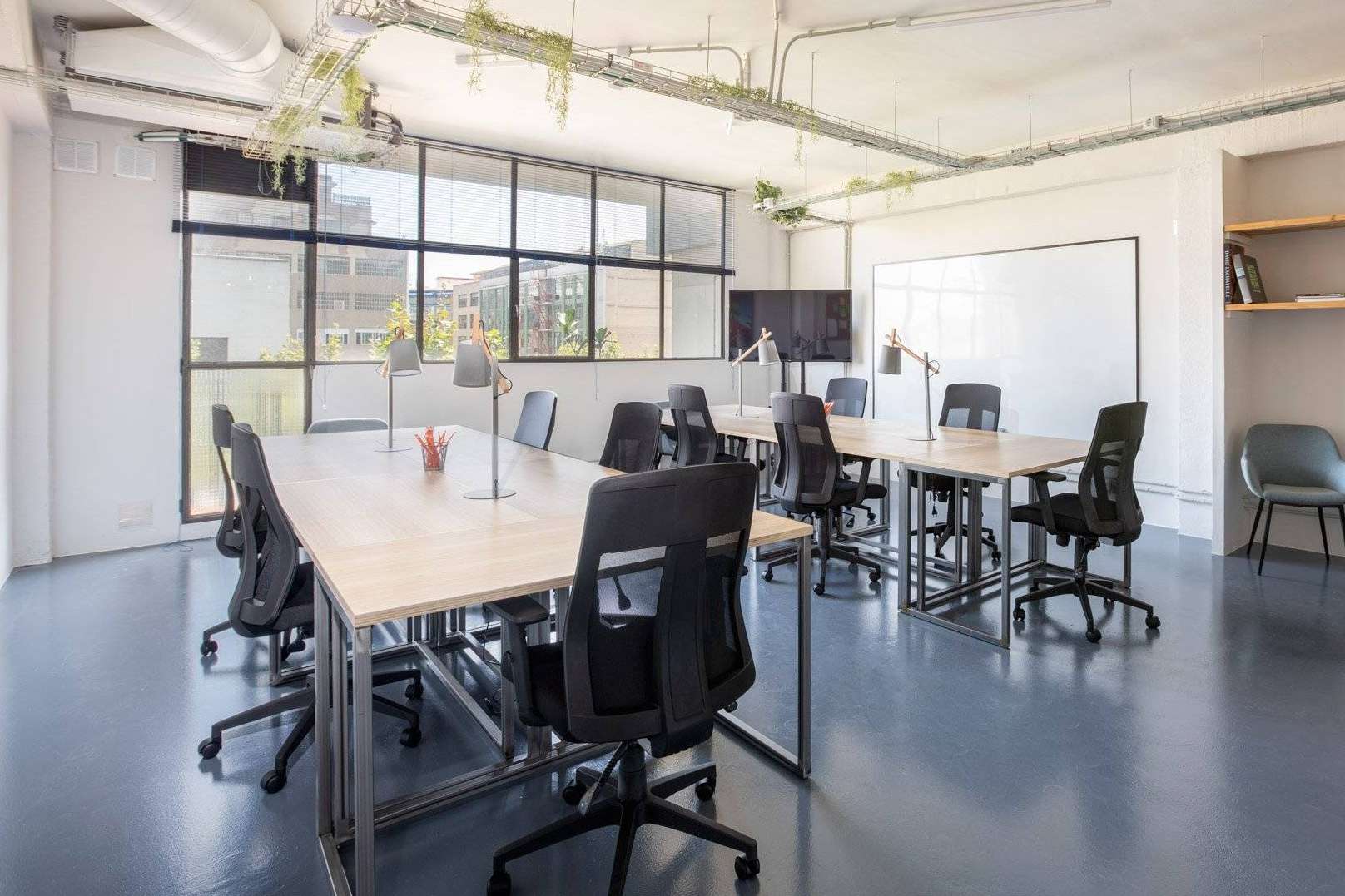 Sitandplug, una plataforma digital especializada en oficinas flexibles