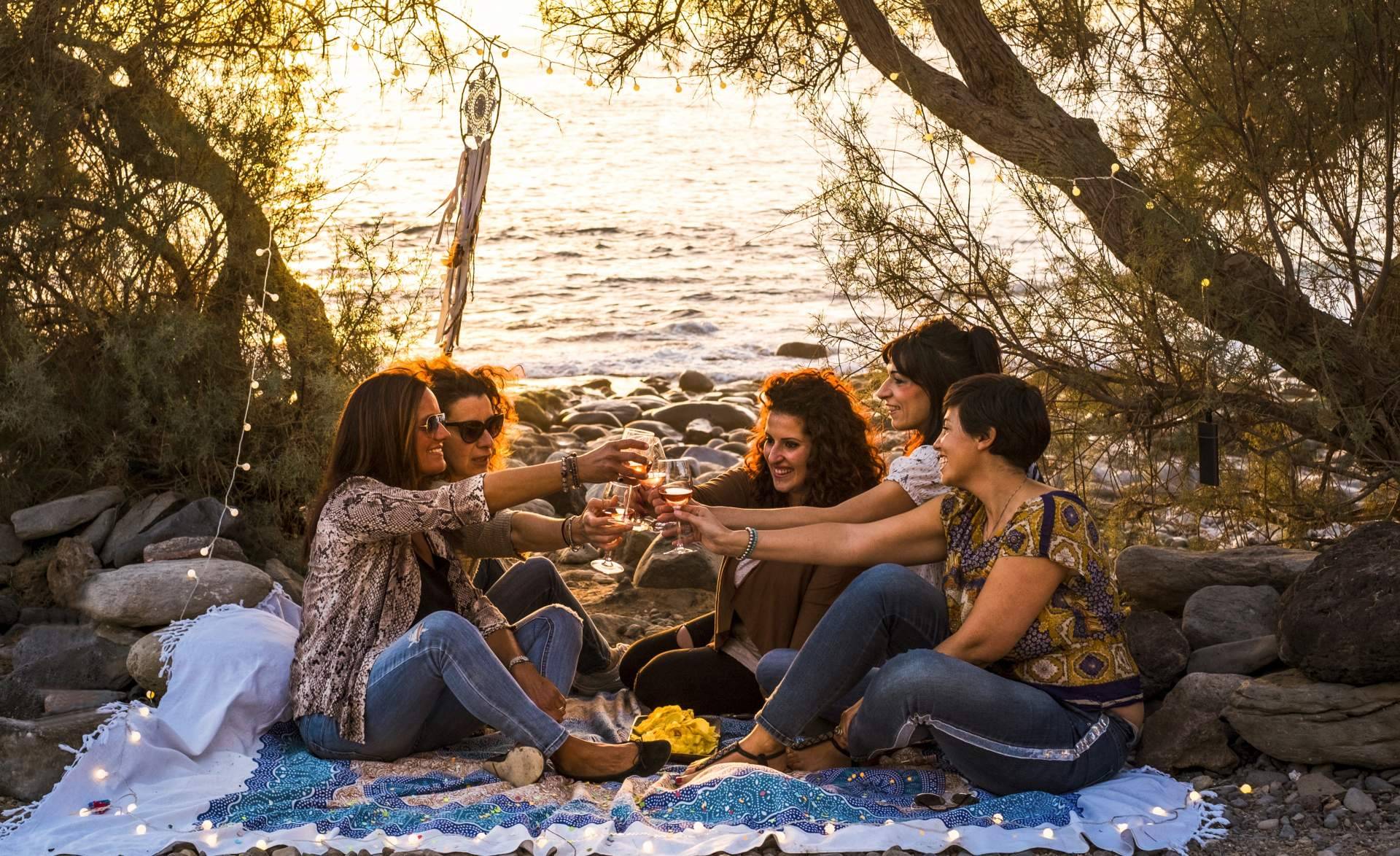 Como solución a la soledad impuesta, THE CLUB EMS busca solteros para vivir experiencias y viajes en compañía