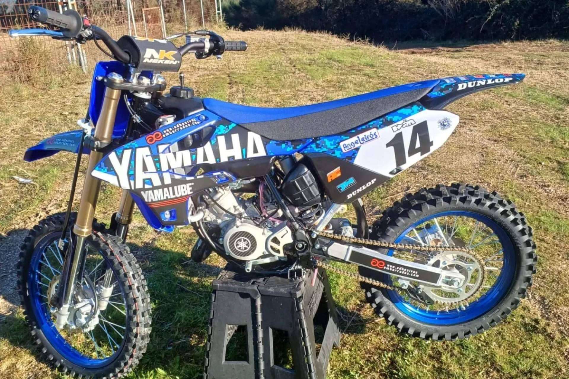 Un toque diferenciador a la motocicleta con ADHESIVOSEMBARRADOS