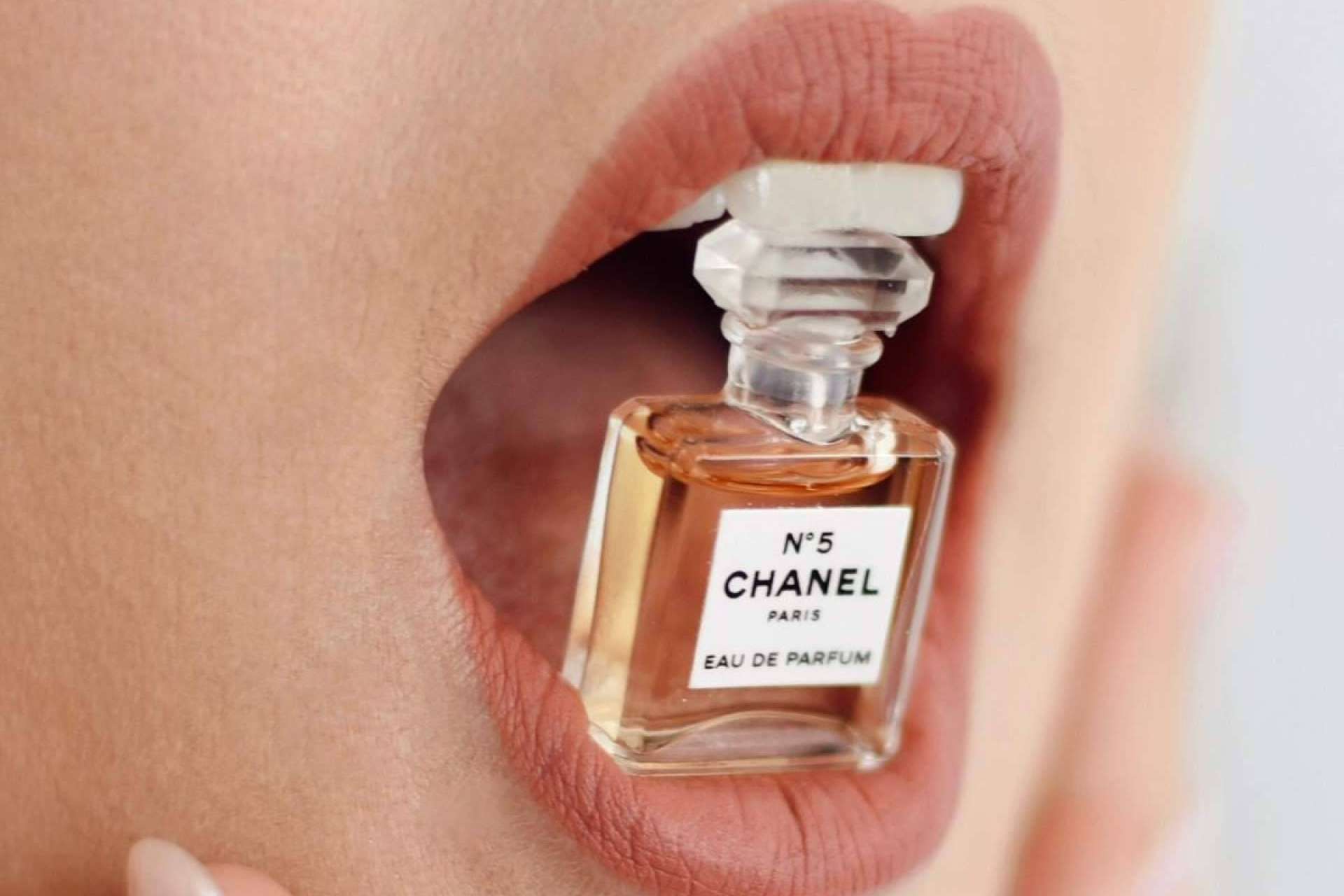 Un amplio catálogo de perfumes de mujer disponible en Perfumerías Laguna