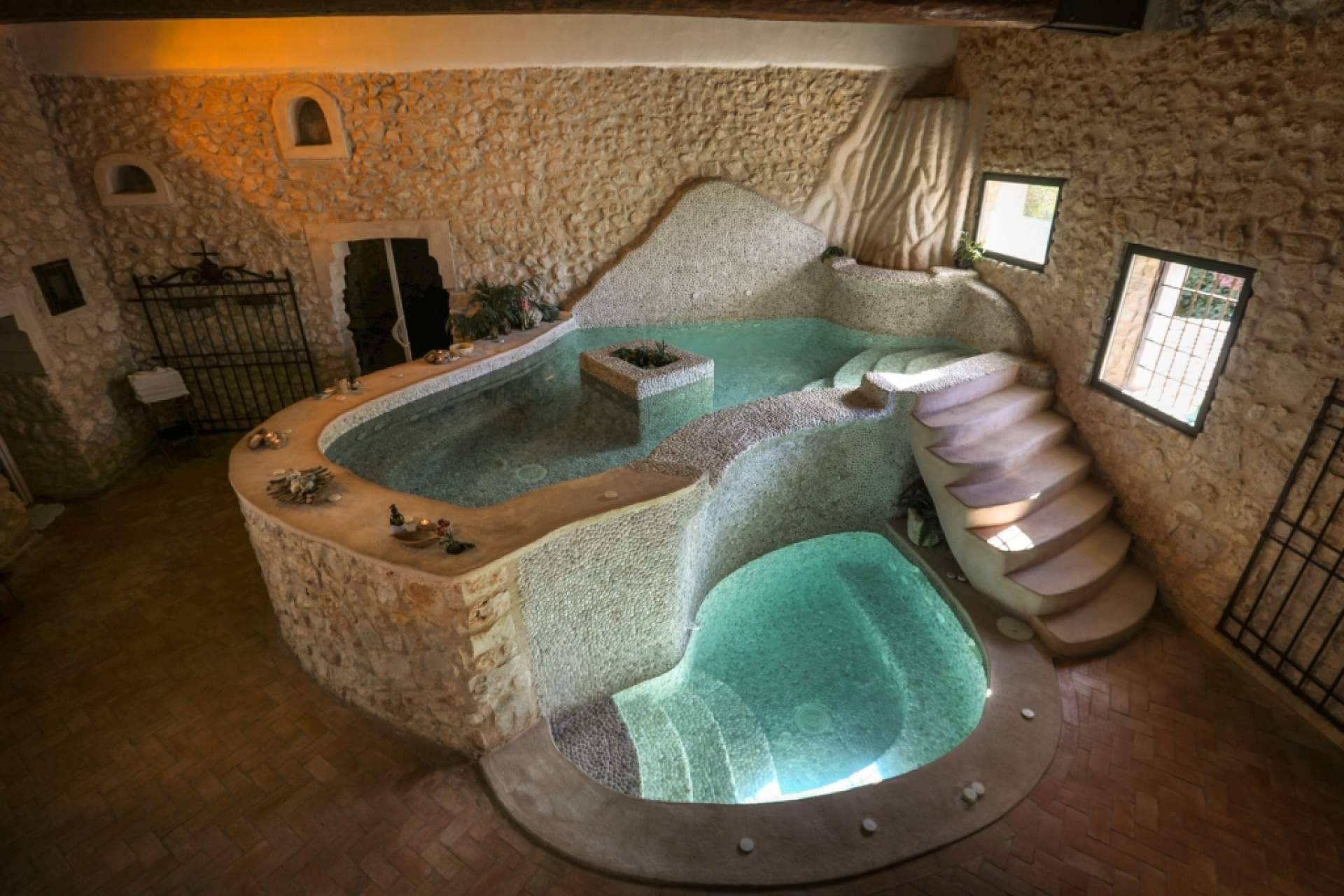 Spa Rural Pastrana cautiva con la belleza de sus zonas de baño naturales y sus relajantes tratamientos de spa