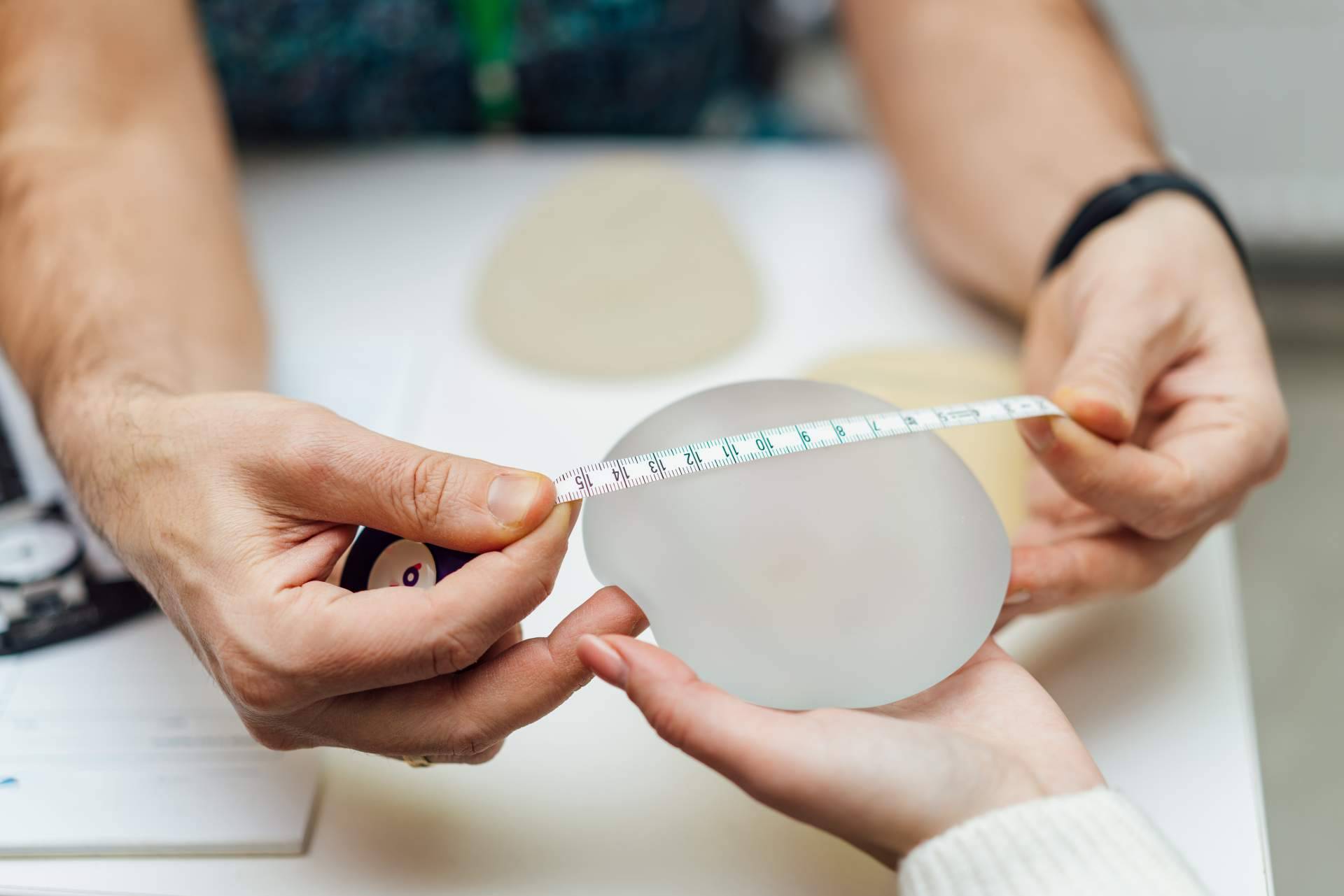 ¿Dónde realizarse un aumento de pecho? A2Clínic