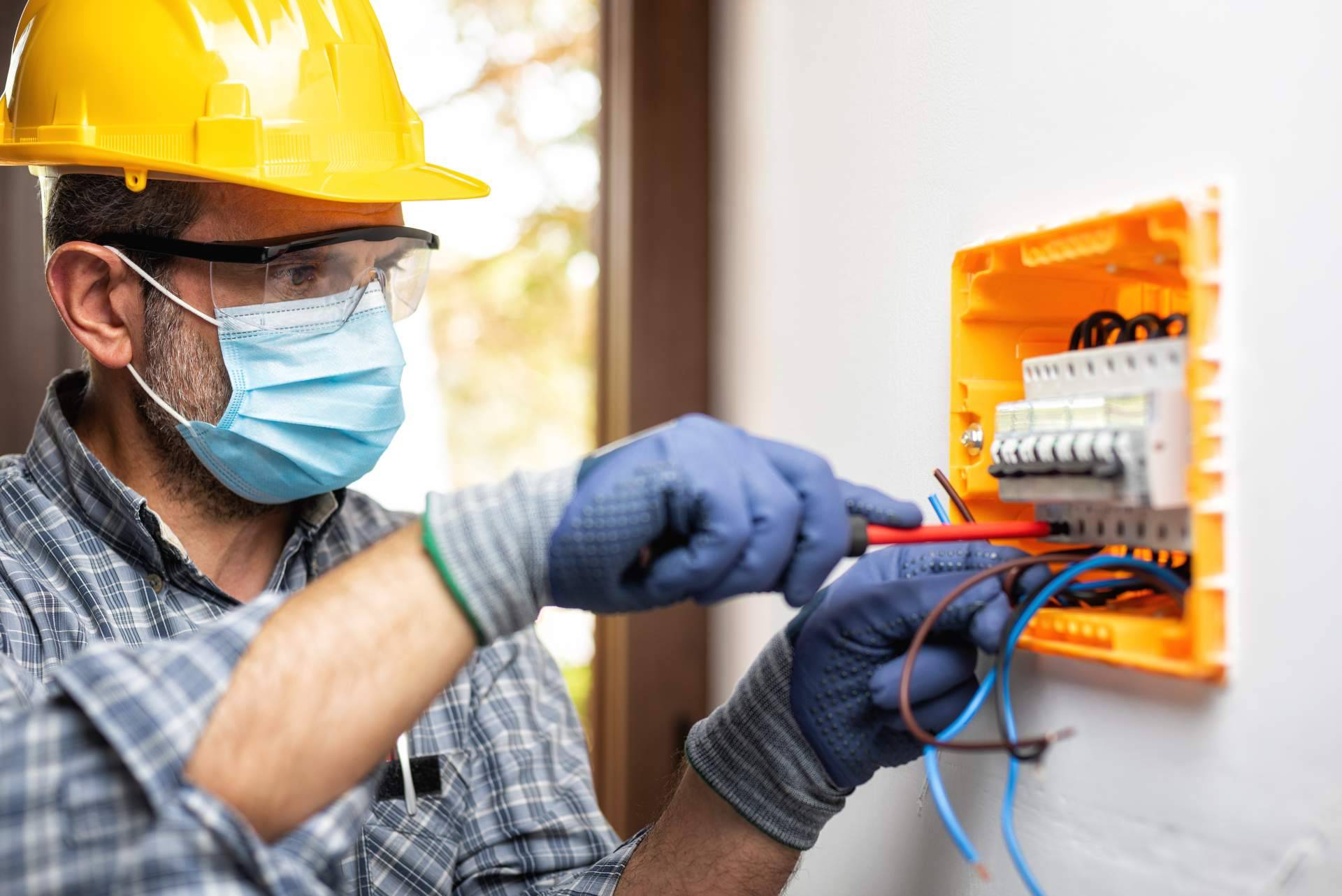 La importancia de legalizar una instalación eléctrica de bajo consumo