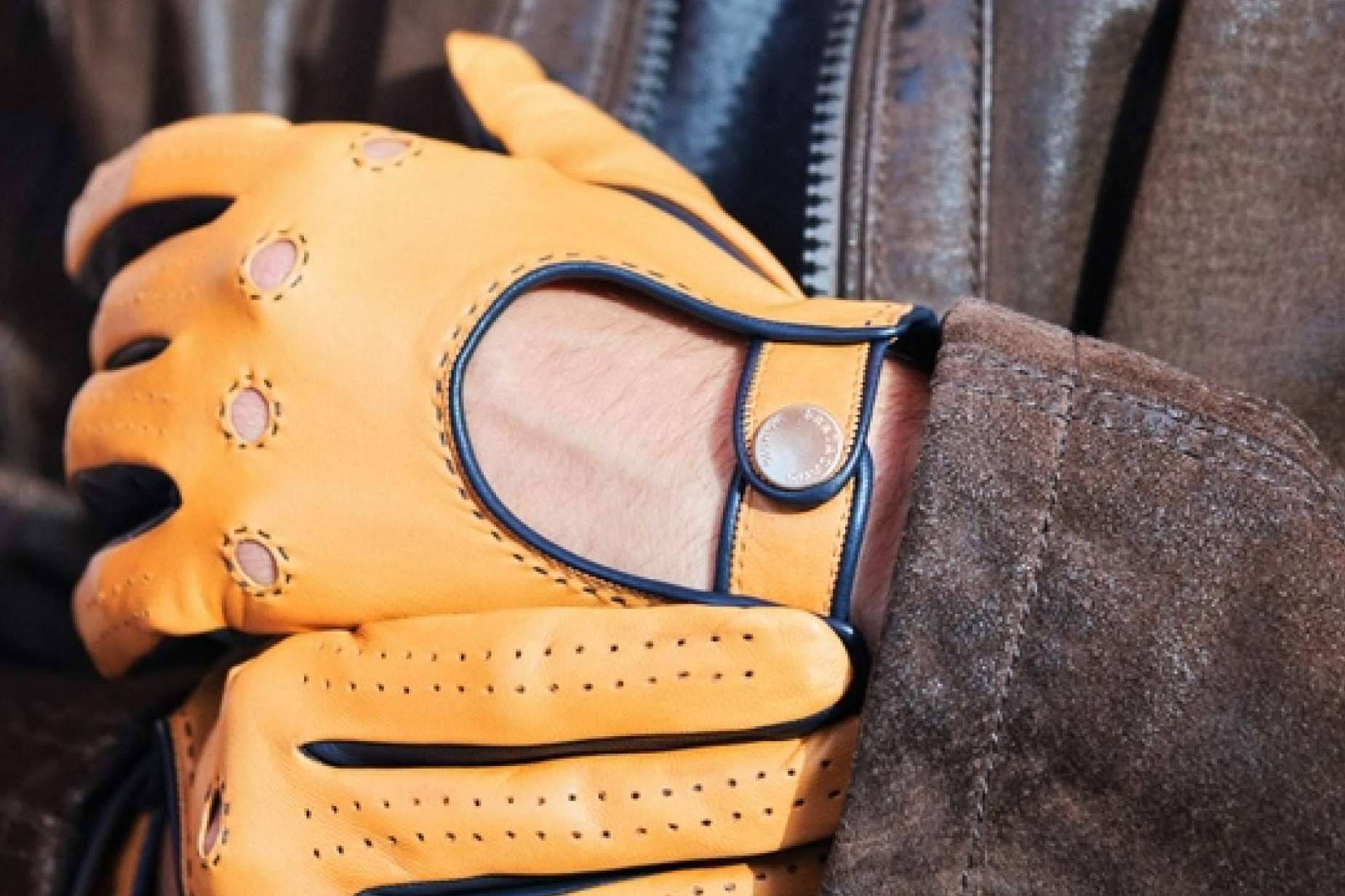 Las ventajas de usar los guantes de piel para conducir de Santacana