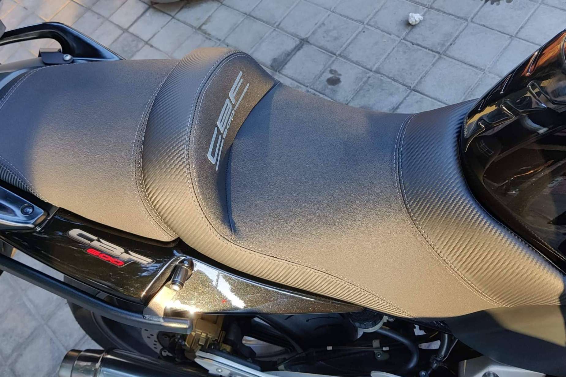 La importancia de un buen asiento para la comodidad y seguridad en largos viajes en moto