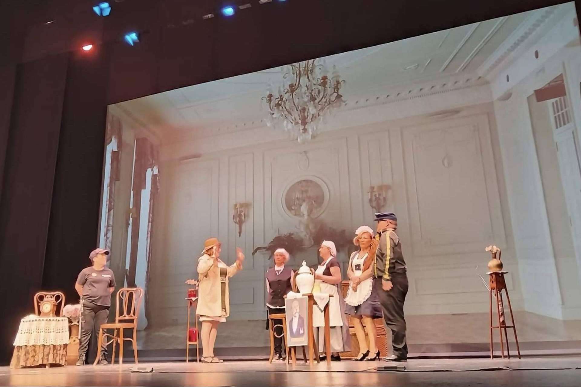 José Cedena, sus sainetes y su debilidad; los mayores.