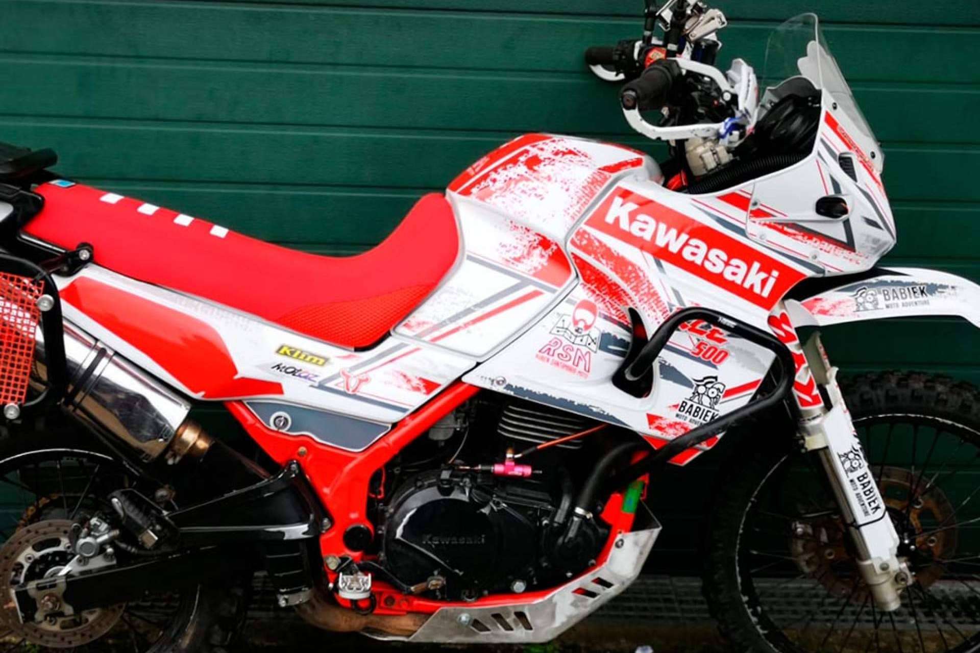 Personalización de motos con los productos de ADHESIVOSEMBARRADOS