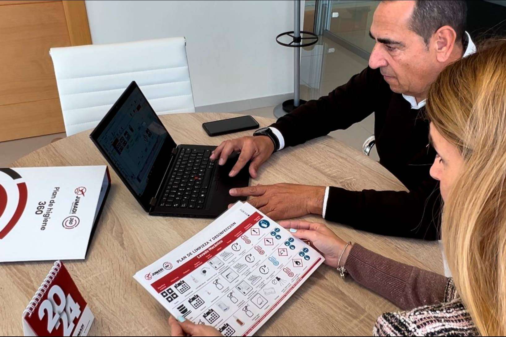 Suministro de productos de higiene profesional y equipamientos de hostelería y lavandería