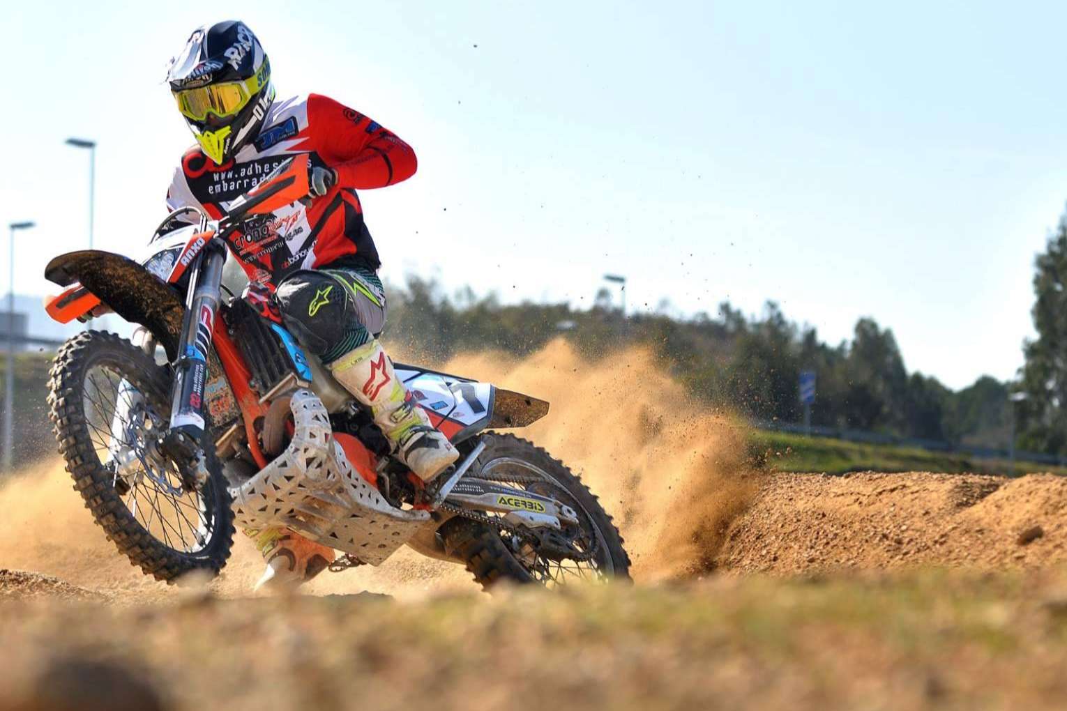 Personalizar las camisetas motocross es posible con ADHESIVOSEMBARRADOS