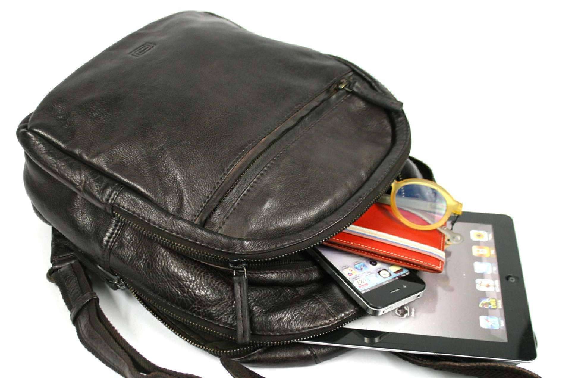 Solohombre cuenta con mochilas de piel de alta calidad para ejecutivos