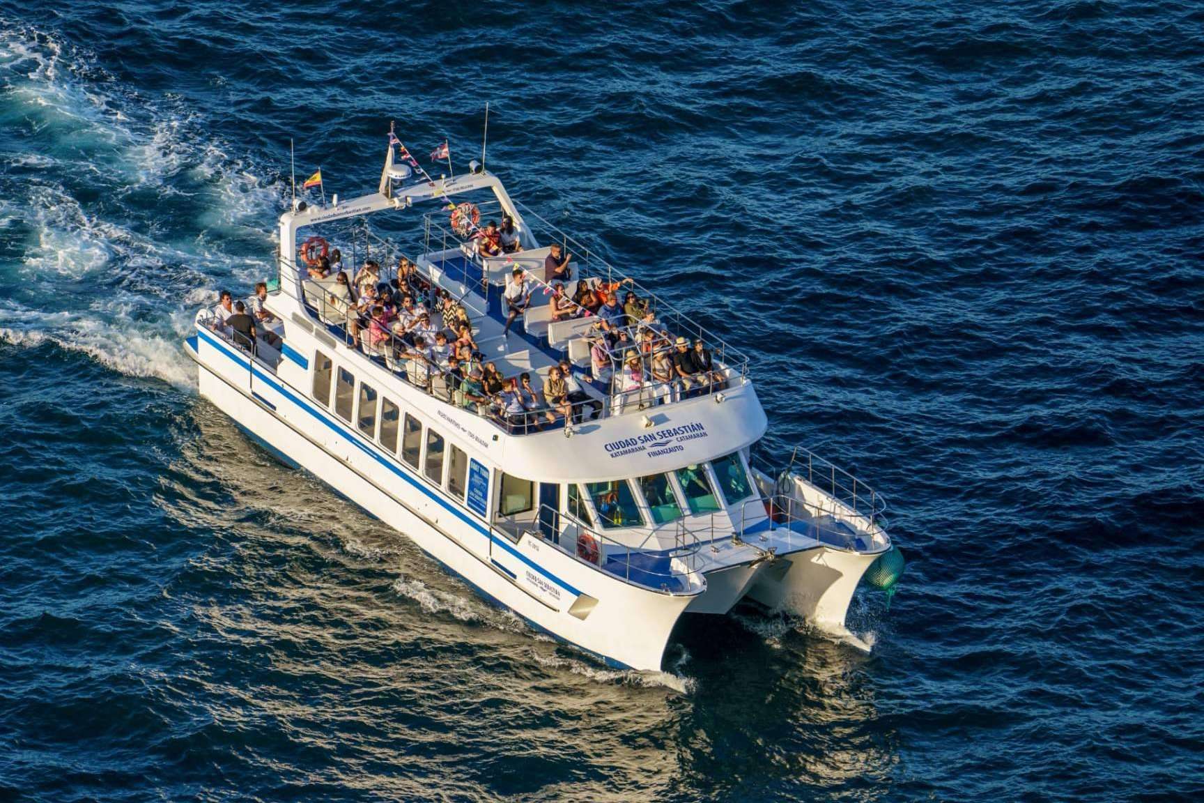 Navegar sin emisiones, el nuevo catamarán de Finanzauto Ciudad San Sebastián se renueva para 2025