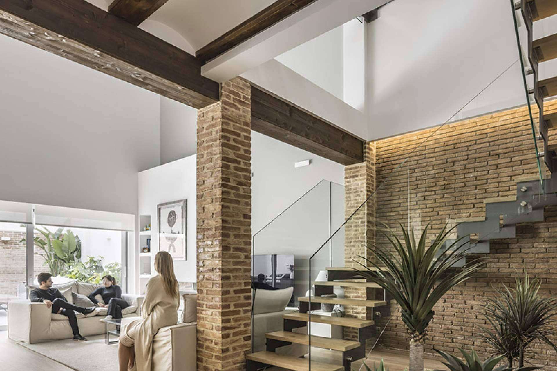 Elegancia y comodidad en Benimaclet; Una vivienda con jardín y terraza para disfrutar