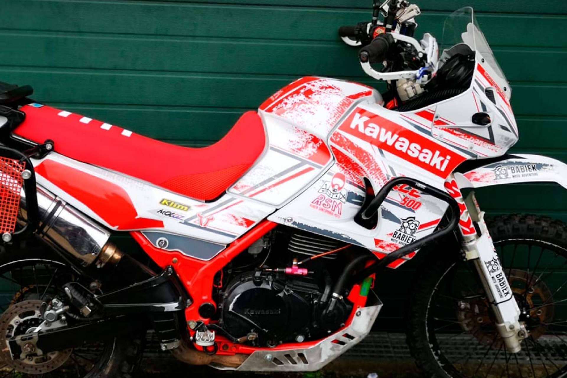 ADHESIVOSEMBARRADOS impulsa la personalización en adhesivos para moto