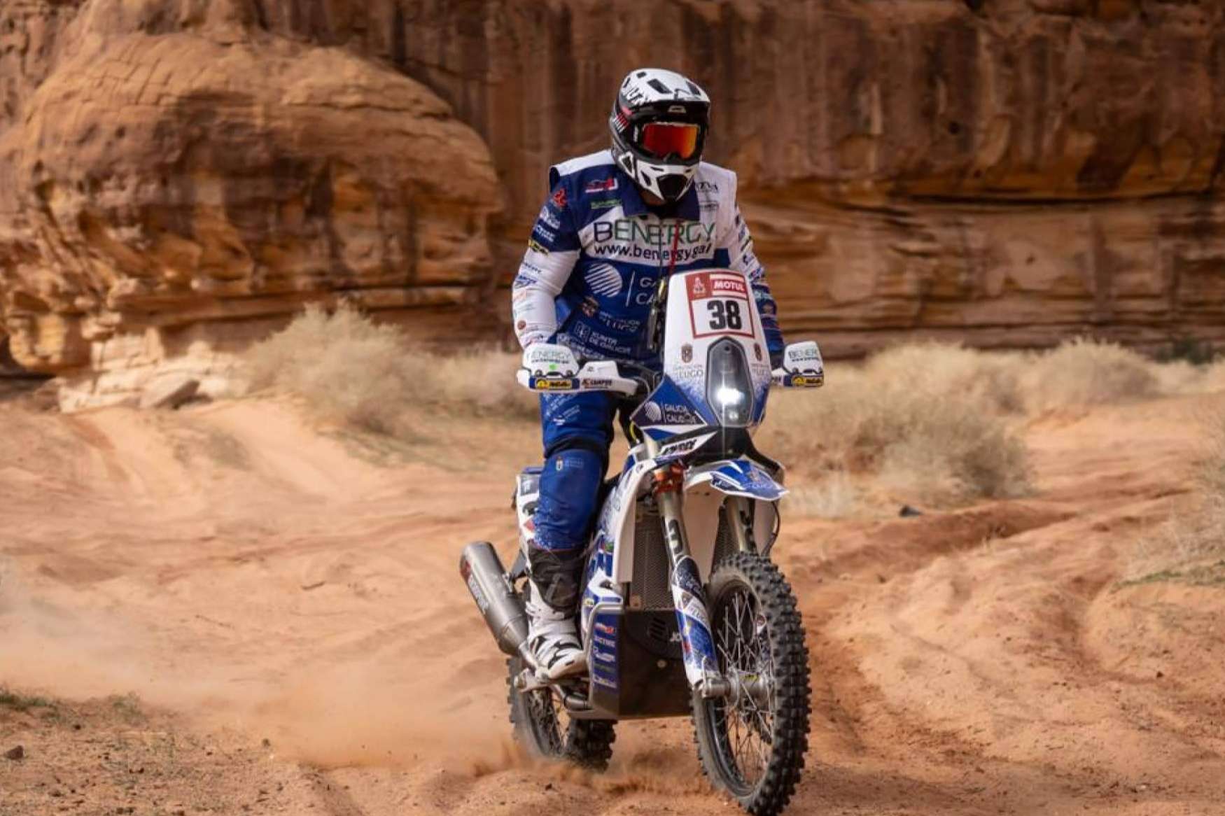 Innovación y diseño en adhesivos de moto personalizados para el DAKAR con ADHESIVOSEMBARRADOS