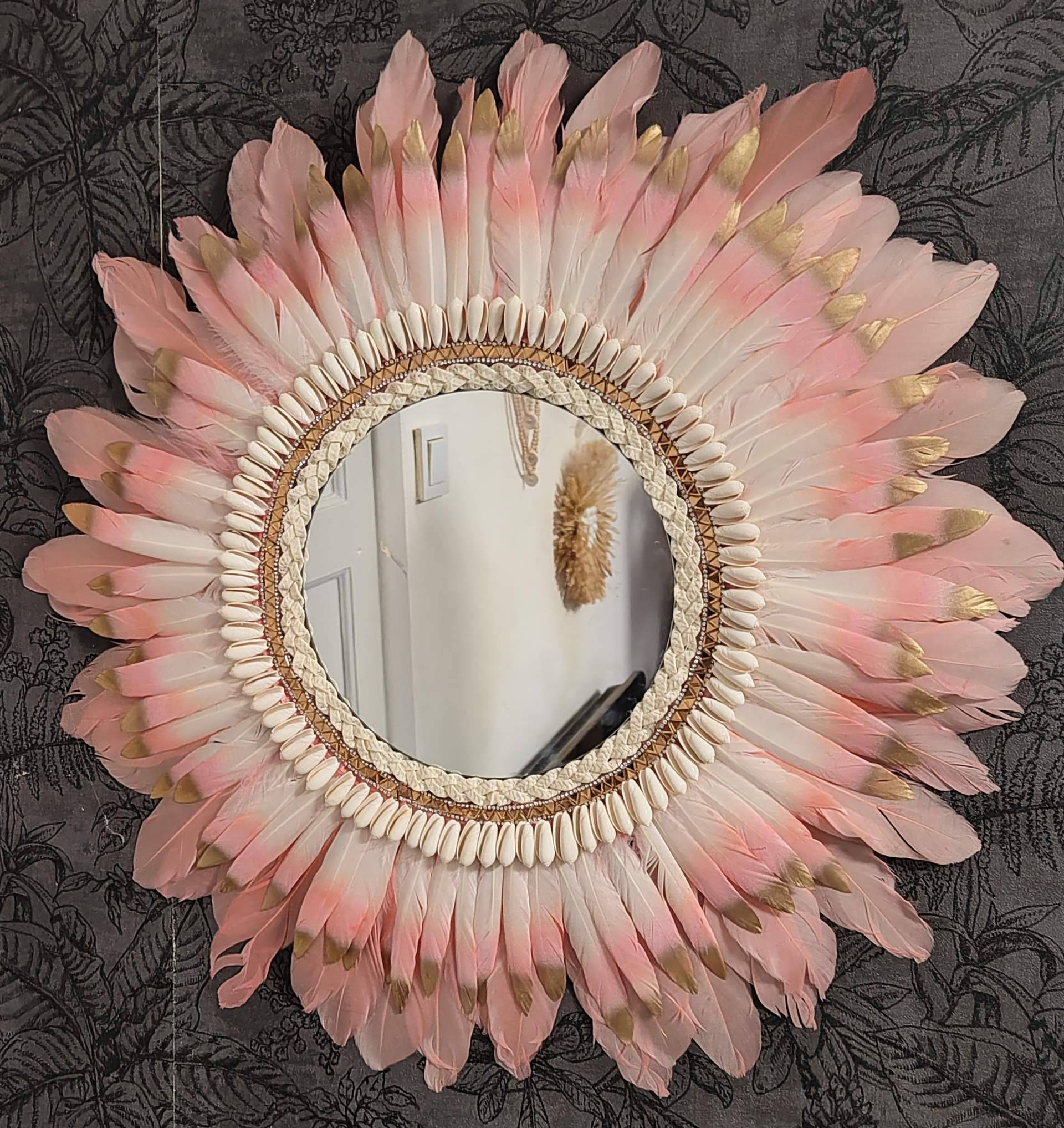 Bali Jewels presenta su colección de espejos de plumas para una decoración natural y artesanal