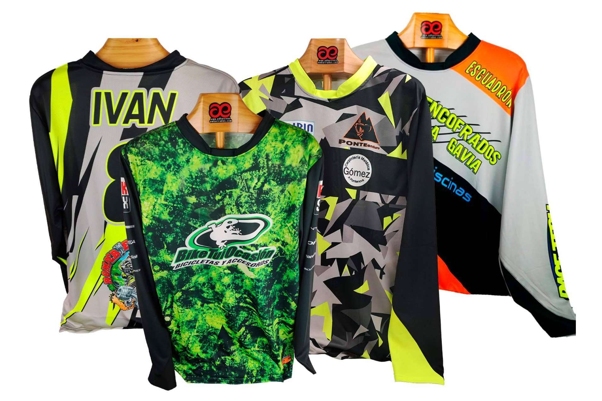 Ropa offroad personalizada, la propuesta de ADHESIVOSEMBARRADOS para pilotos de motocross