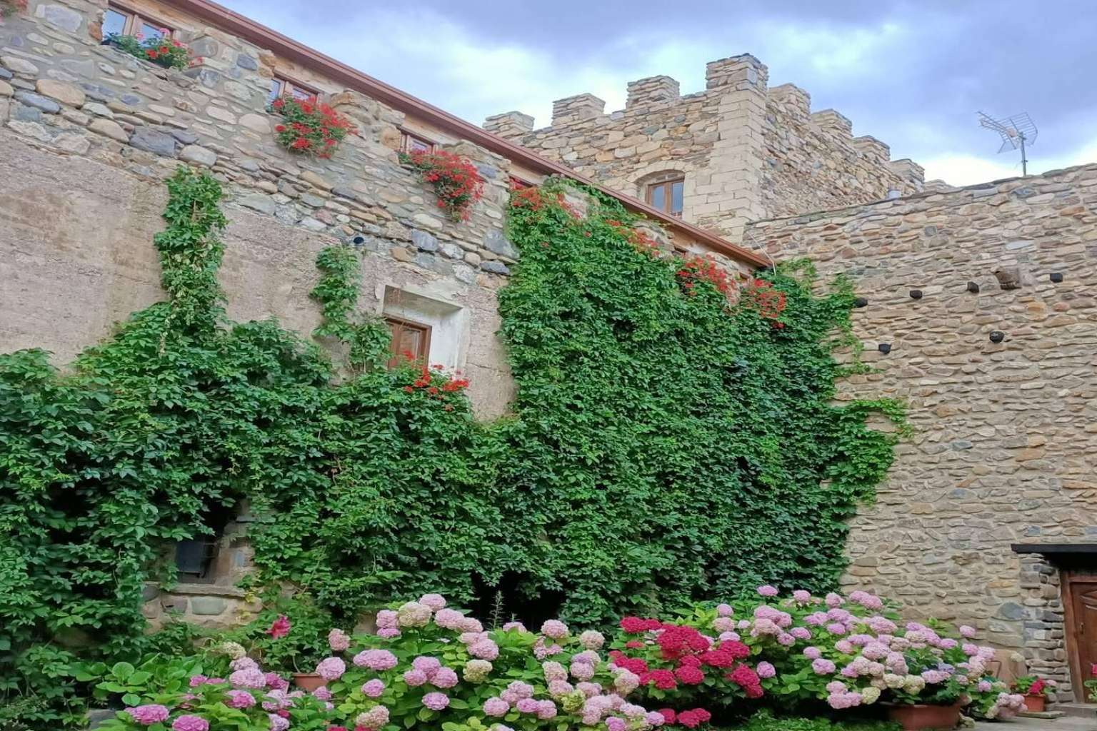Castillo de Añón, una mirada al turismo histórico en una entrevista reveladora