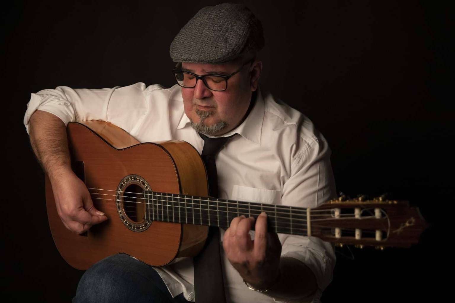 Aprendeguitarra.es y la UHU amplían el acceso al flamenco con formación online exclusiva