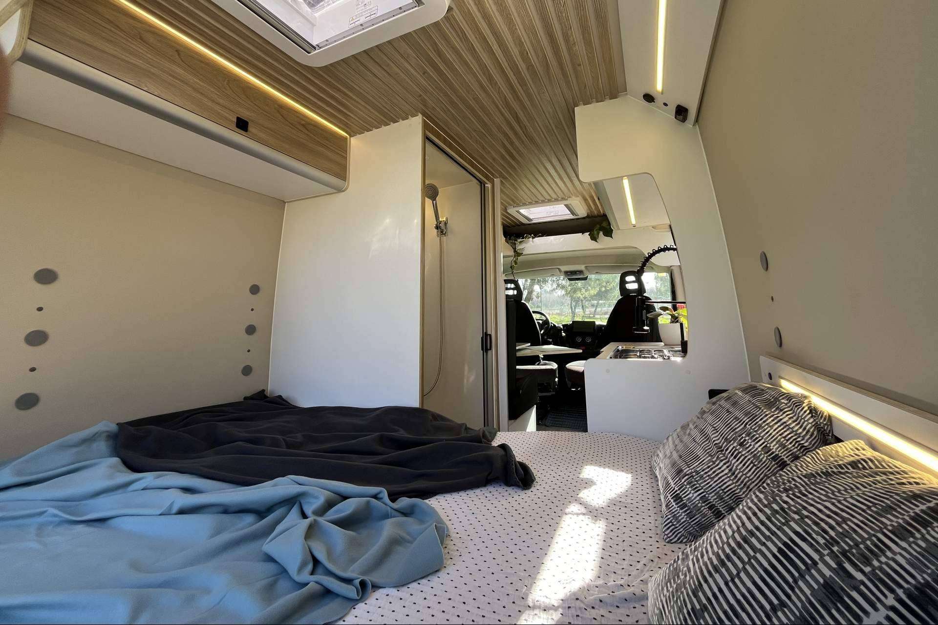 Convertir una furgoneta en camper es posible con Fabricamper, expertos en Madrid