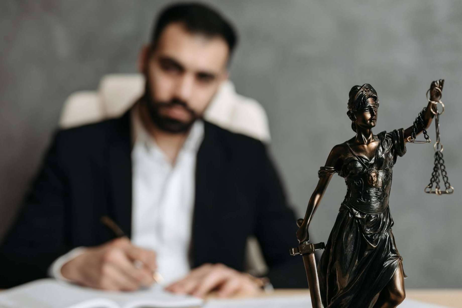 Legalcity, apoyo jurídico especializado para extranjeros en España