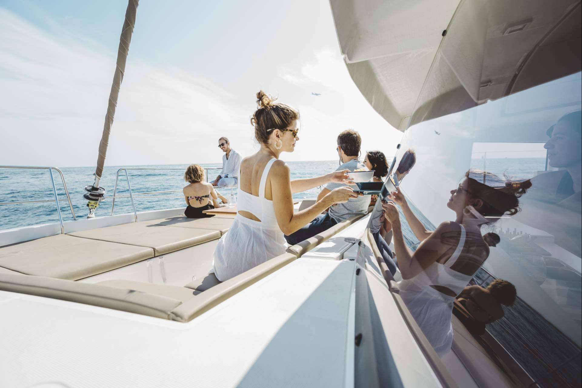 Sondevela ofrece exclusivas experiencias en barco en Barcelona a bordo de catamaranes de lujo