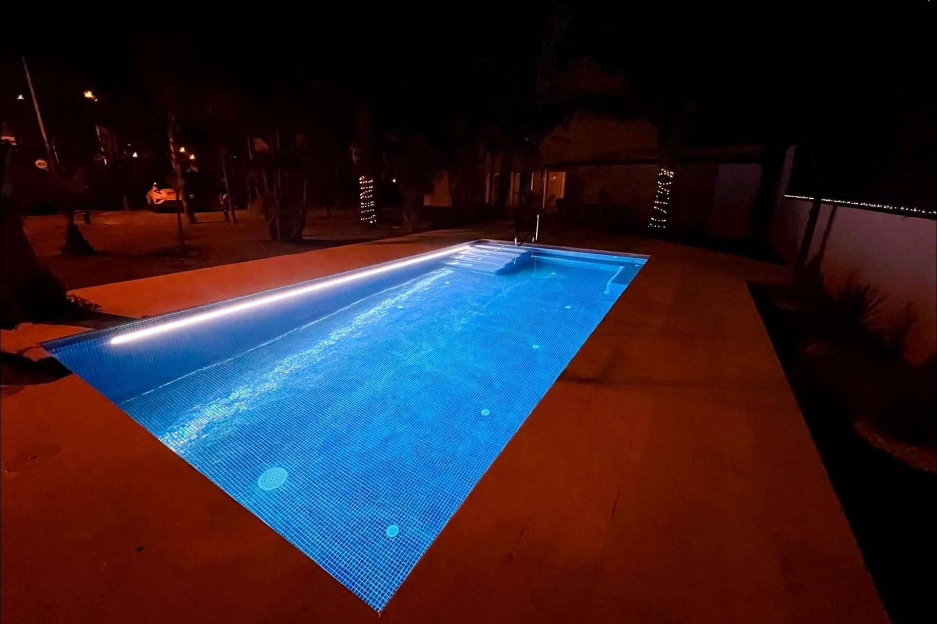 ¿Cuál es la mejor opción para una piscina con menos químicos y más saludable?