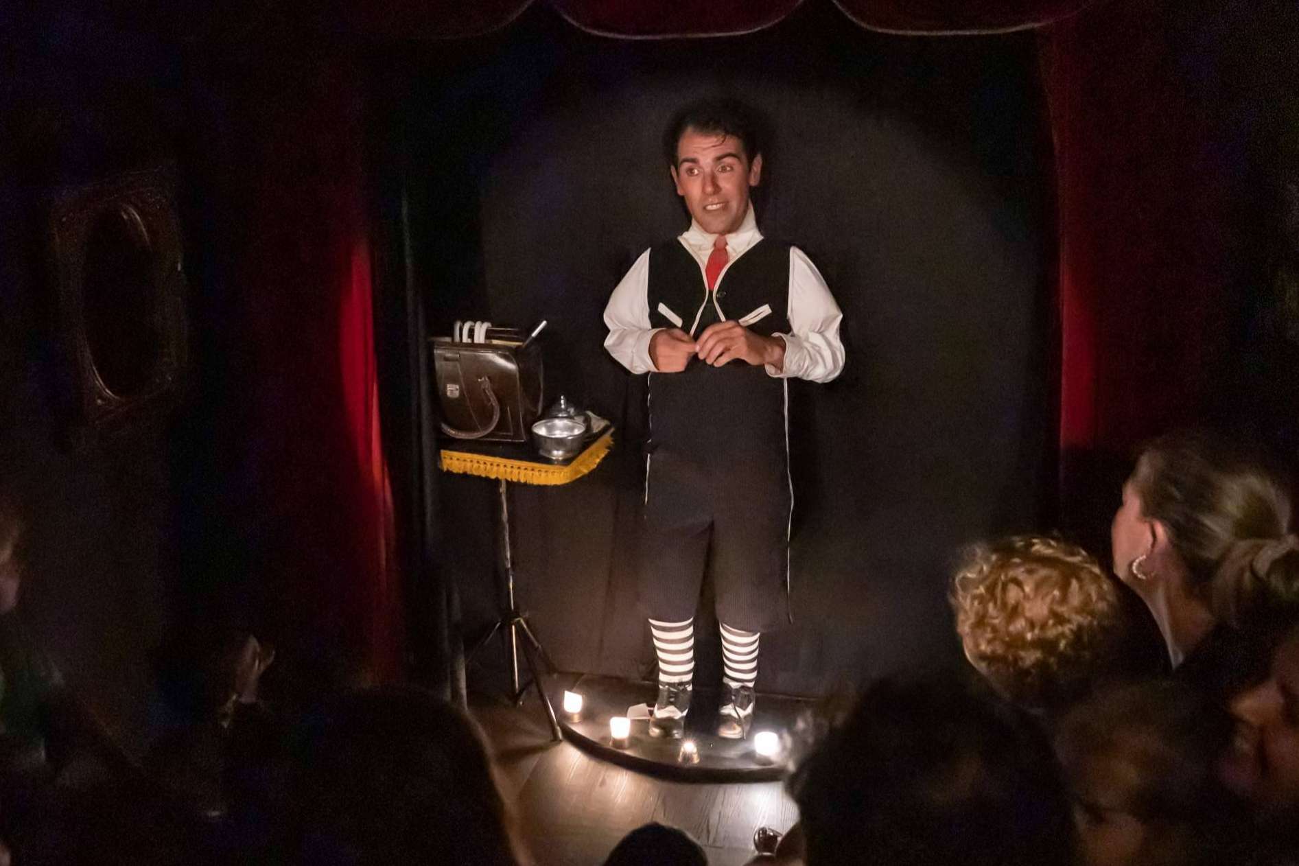Adrián Conde transforma la forma de ver los espectáculos de magia, convirtiéndose en un pionero en España