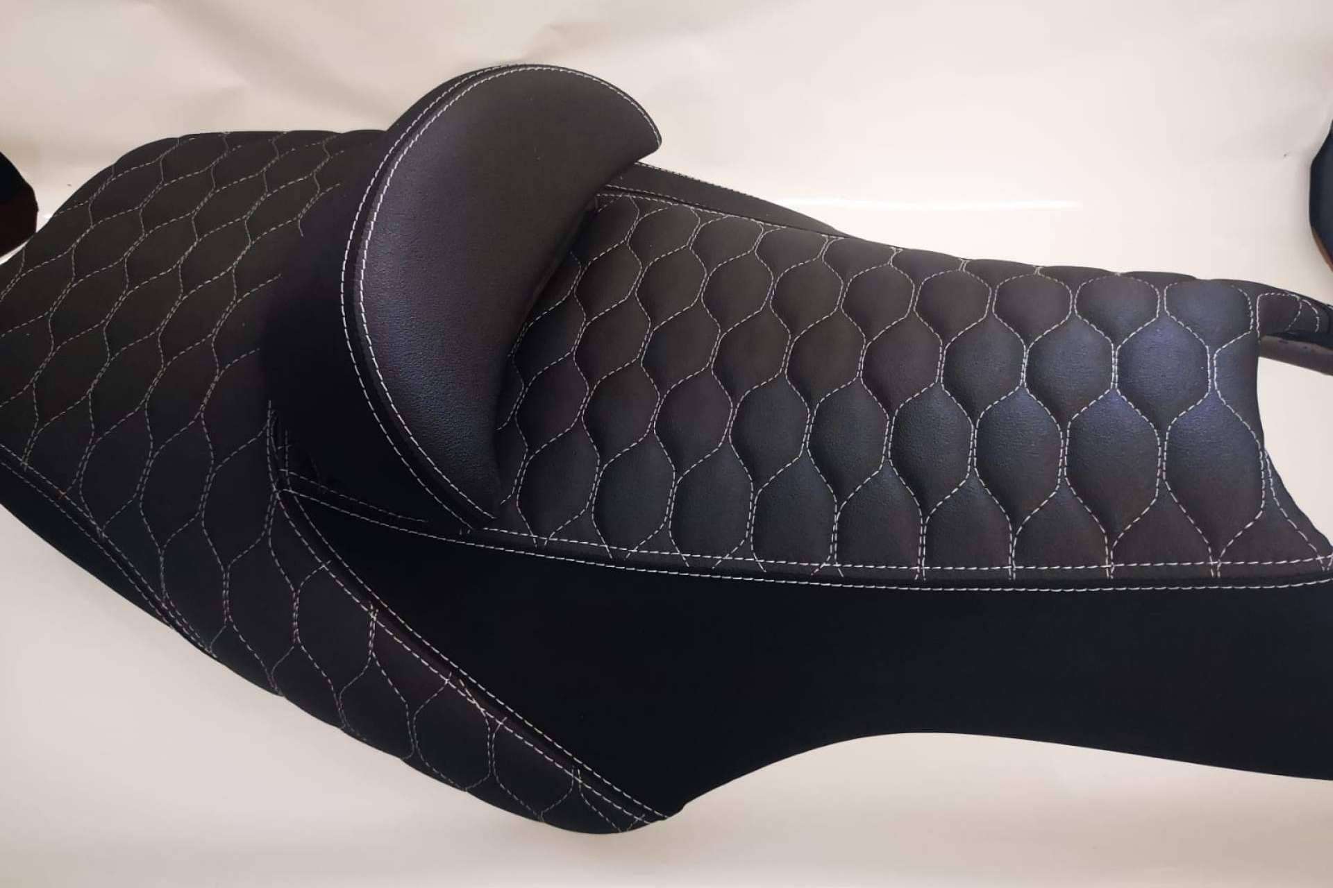 Fundas asiento moto personalizadas con soporte lumbar, nueva solución Pack Confort de JM-FUNDAS