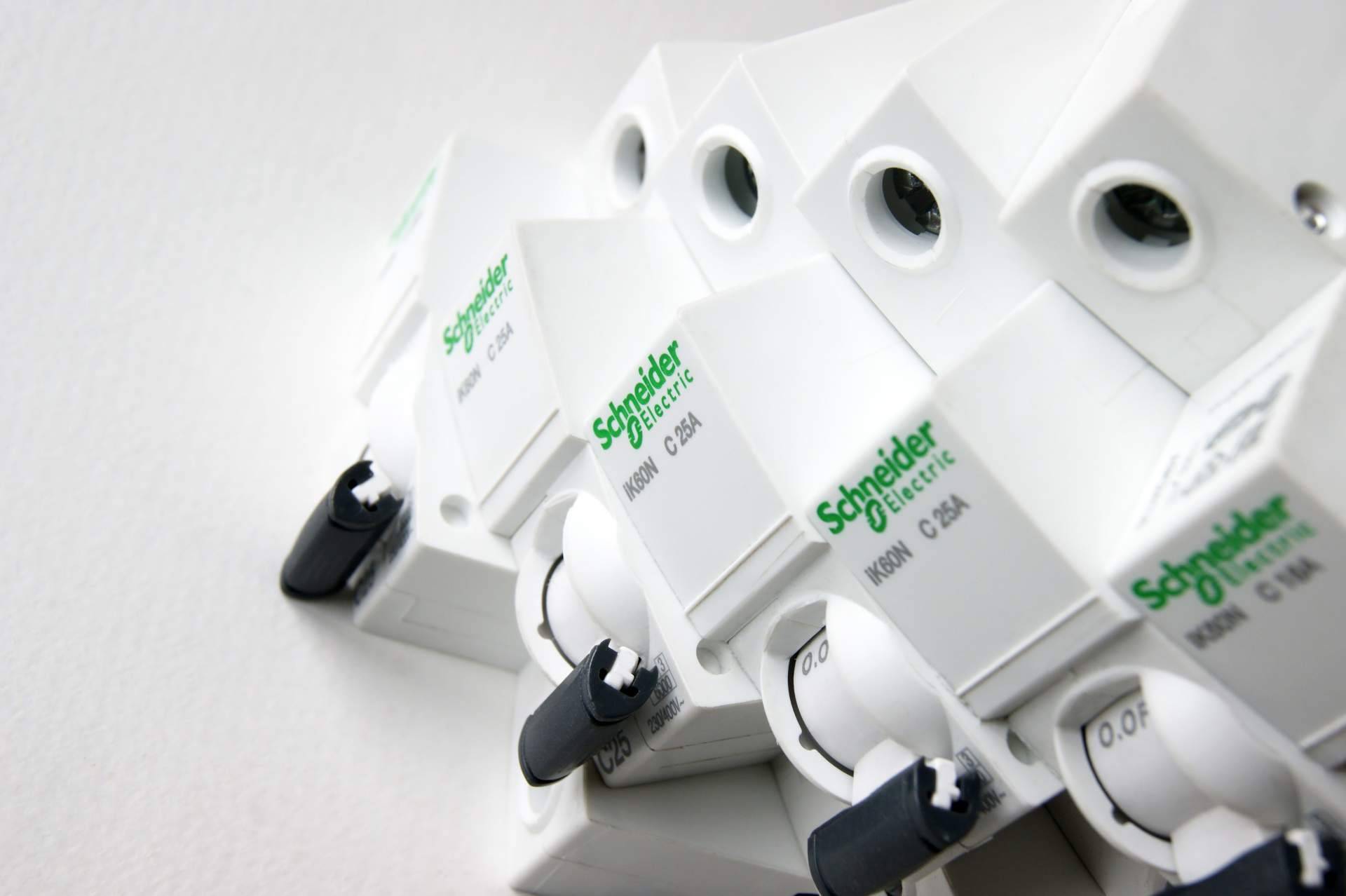 Material eléctrico Schneider Electric en stock y con disponibilidad inmediata en la tienda online de Cadenza Electric
