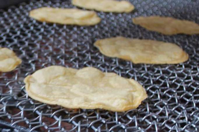 Maíz Maya recupera el valor de las tortillas nixtamalizadas con elaboración tradicional