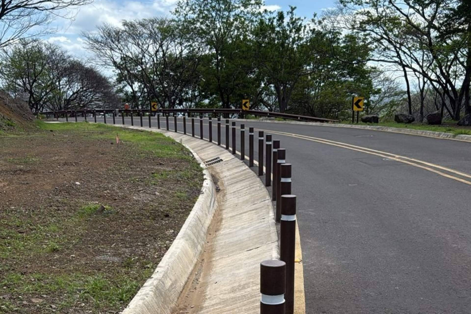 Abadecom Urban instala bolardos fabricados con plástico reciclado en cadena hotelera caribeña