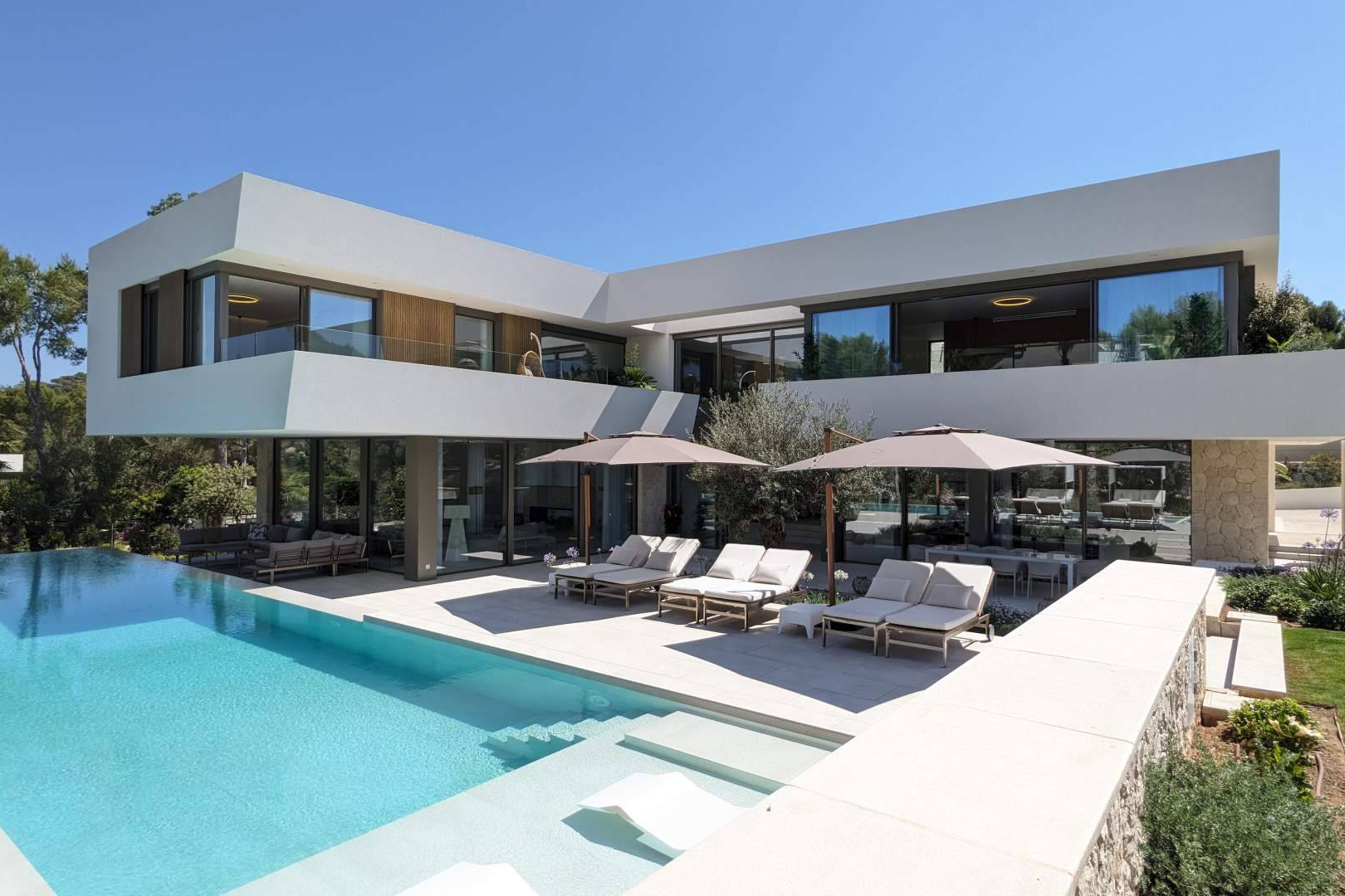 Lovian Properties lidera como inmobiliaria de lujo en Mallorca, con asesoramiento personalizado y gestión integral
