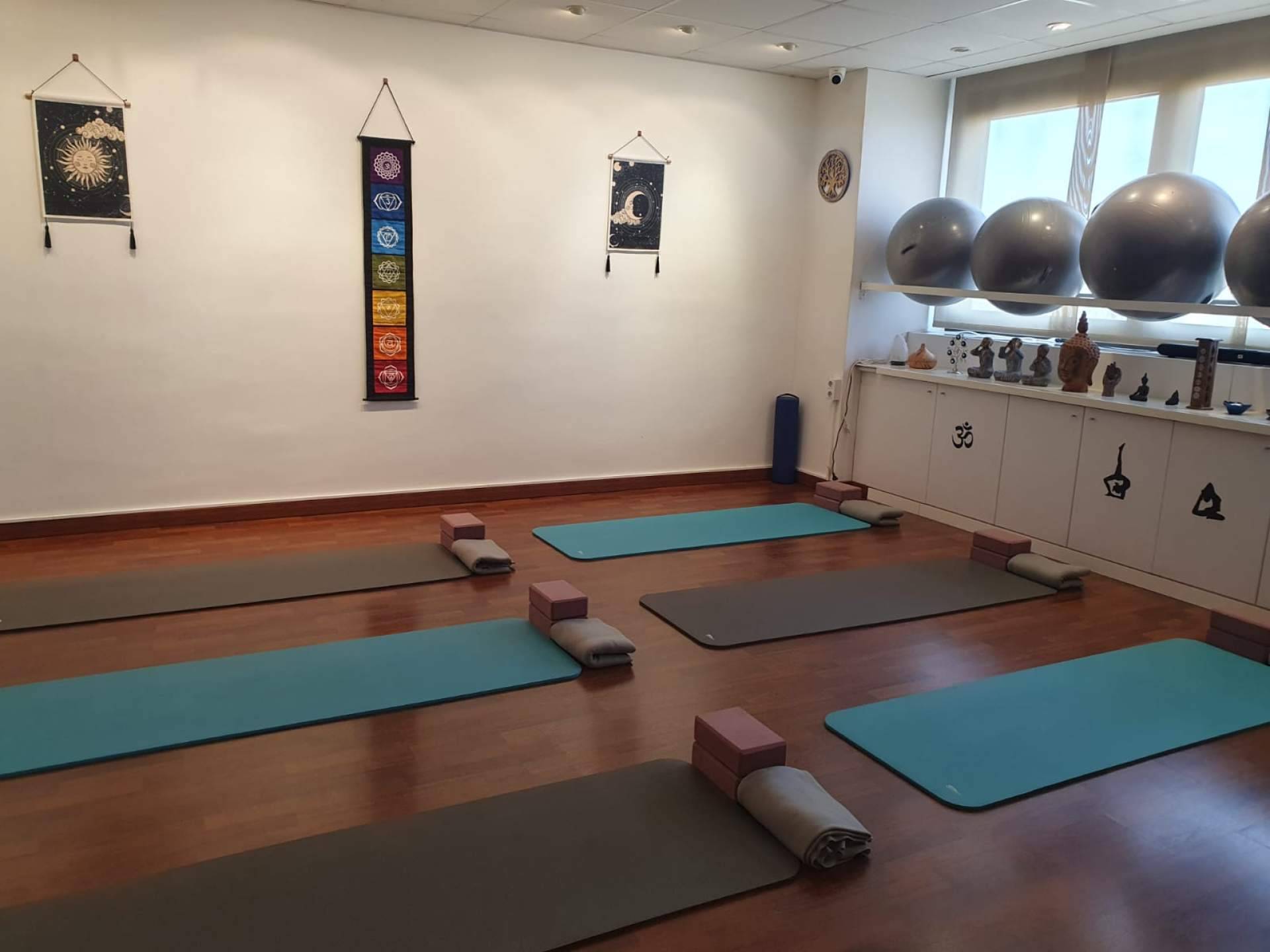 Centro Kalindi impulsa el desarrollo personal en Valencia con yoga, pilates y yogalates