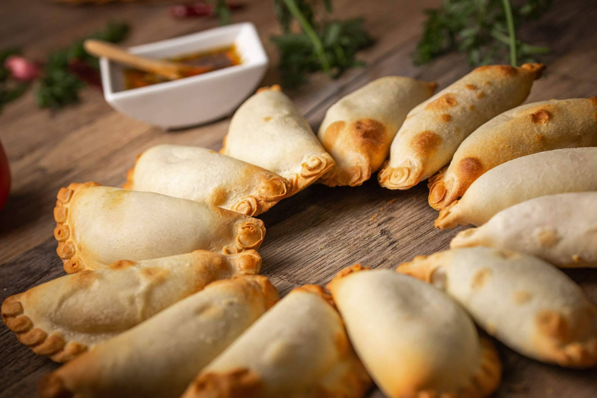 Auténticas empanadas argentinas disponibles en distribución al por mayor en España