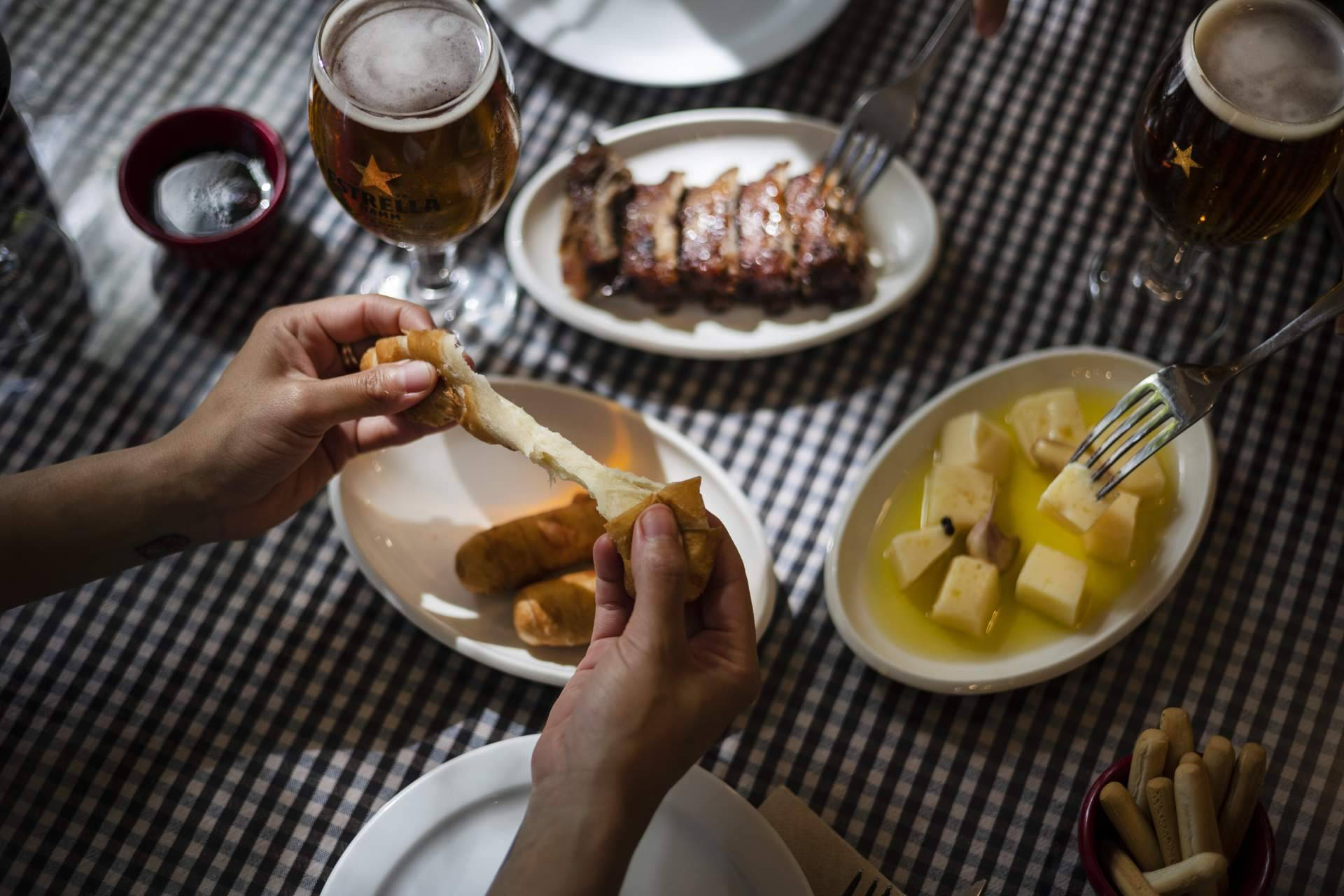 La Barceloneta vibra al ritmo de las tapas; Pasa Tapas conquista a locales y turistas