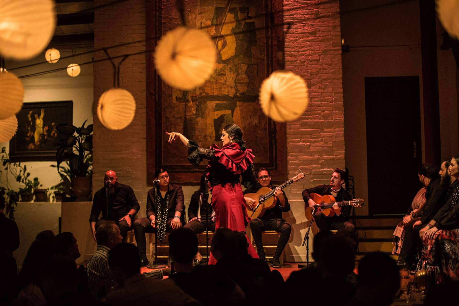 El plan todo-en-uno en Barcelona; flamenco, gastronomía e historia en el Tablao de Carmen
