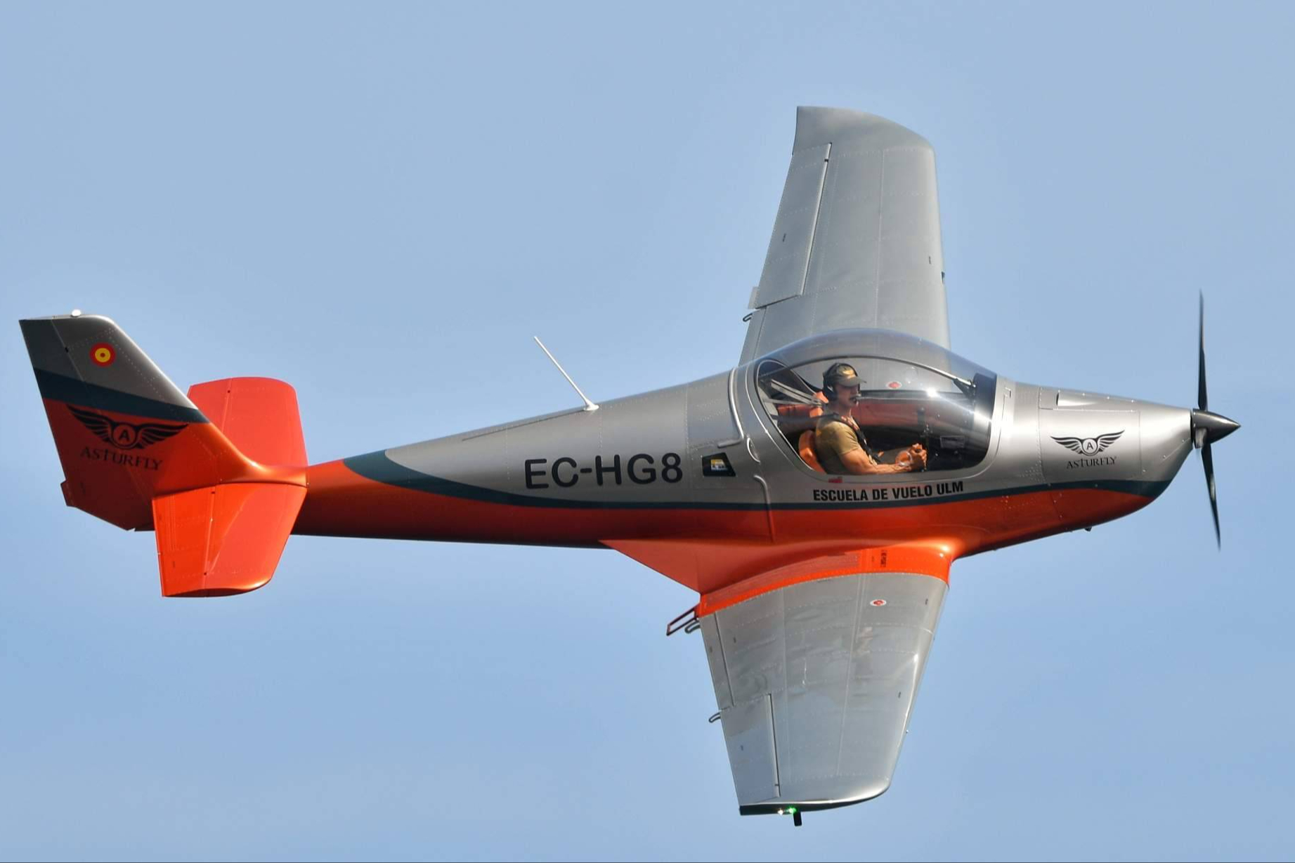 De espectador a piloto a los 60; Asturfly impulsa cursos de piloto de ultraligero para todas las edades