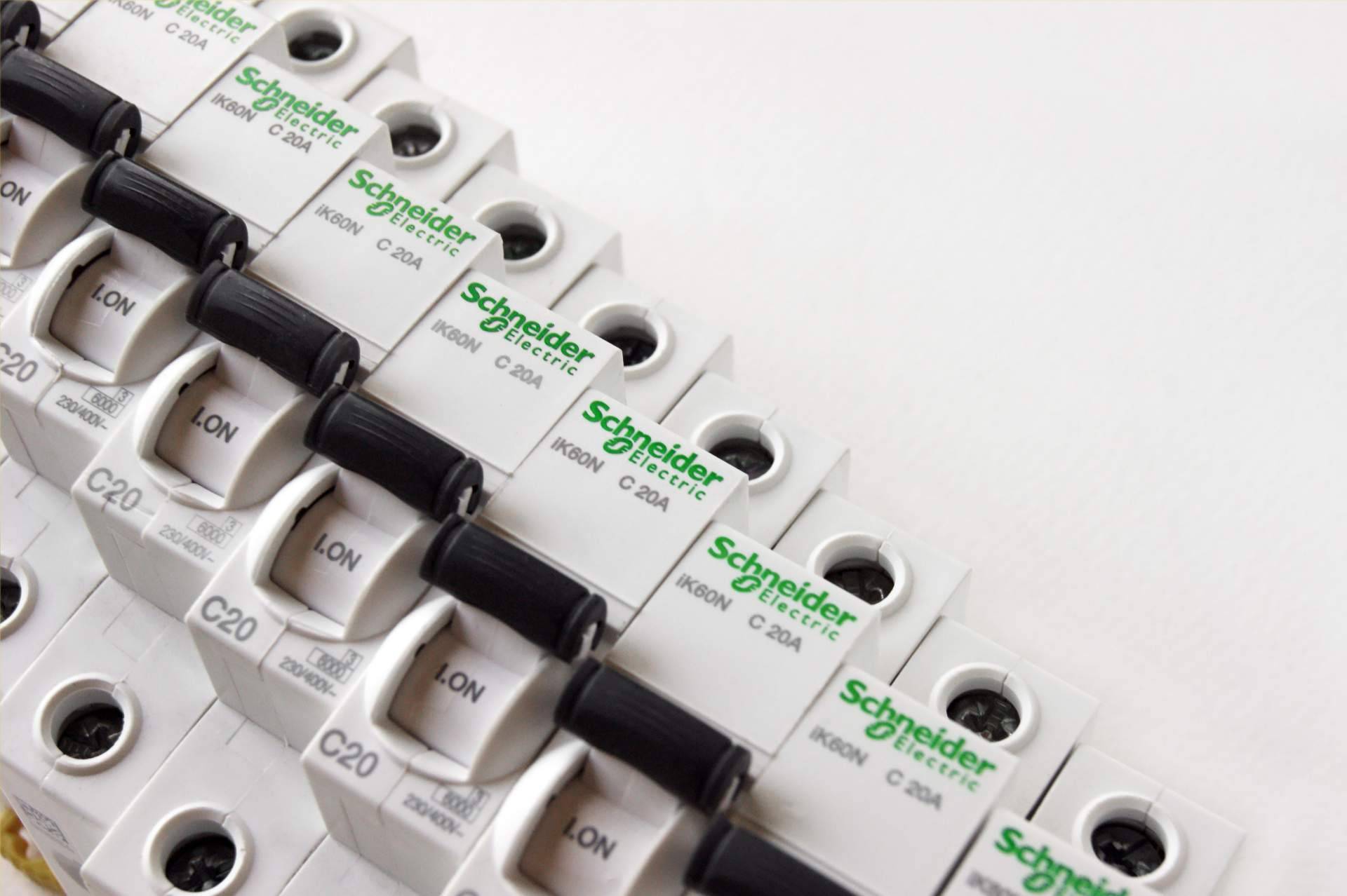 Cadenza Electric ofrece más de mil referencias Schneider Electric con precios competitivos en su tienda online