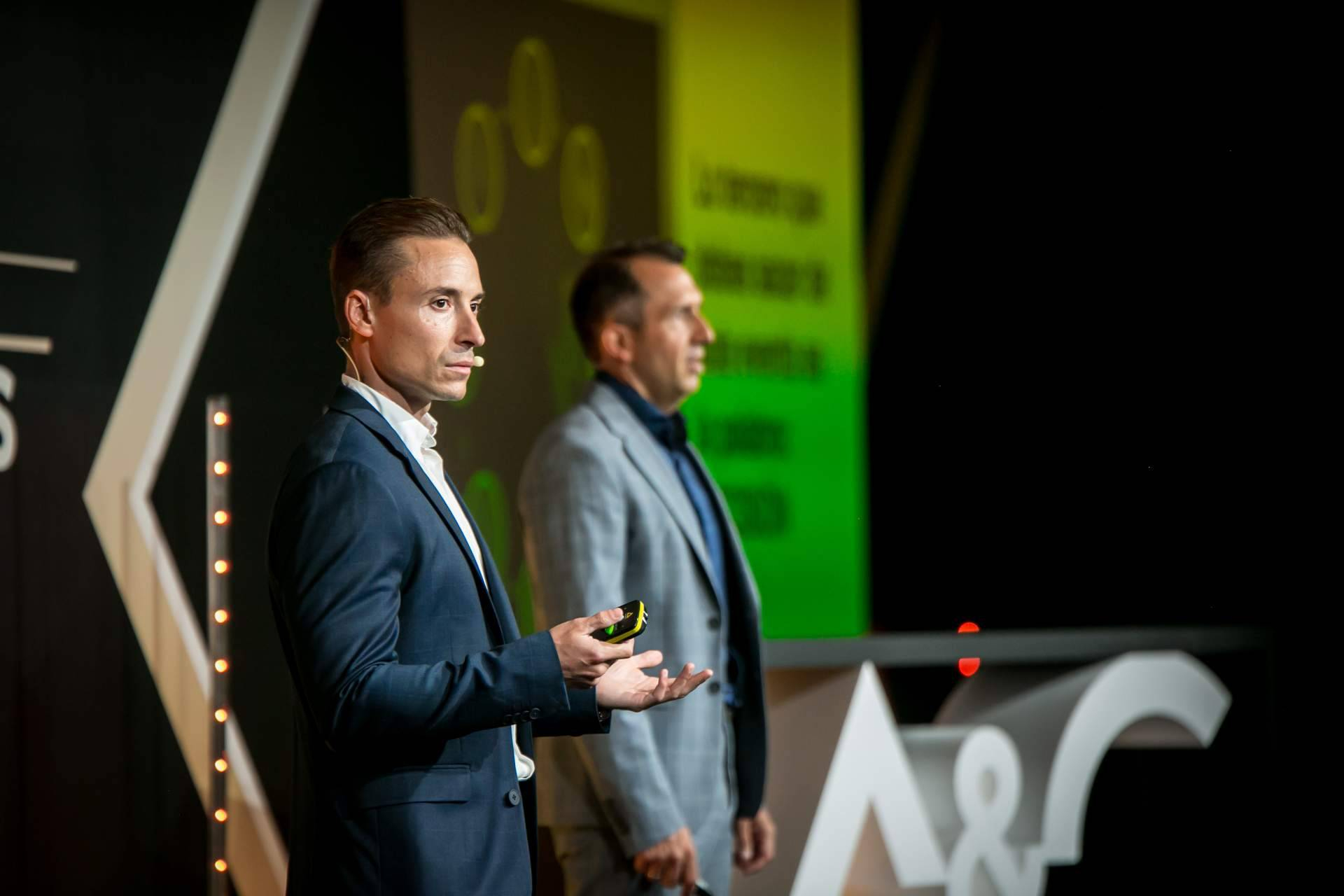 Alfonso y Christian optimizan el rendimiento comercial mediante estrategias centradas en ventas de alto valor