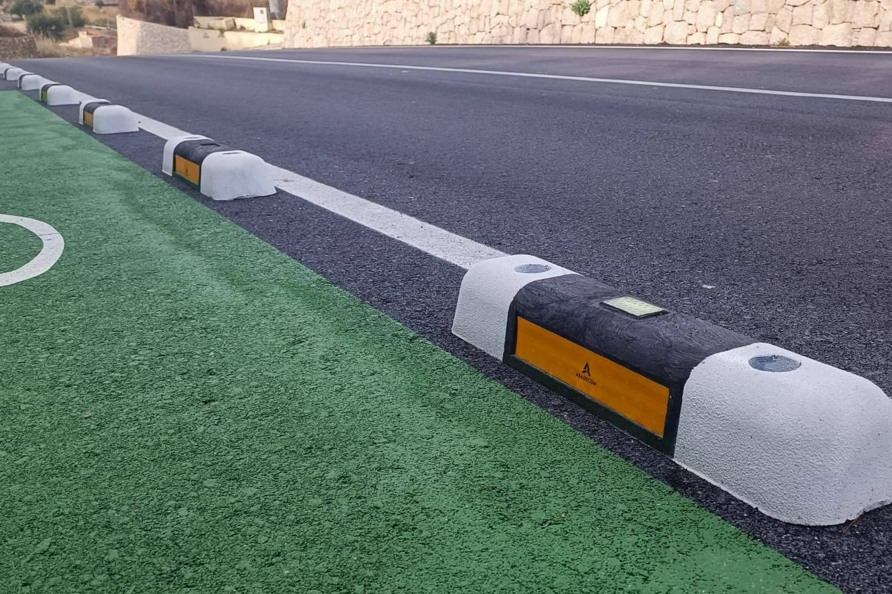 La movilidad urbana se refuerza con nuevos carriles bici fotoluminiscentes de Abadecom Urban