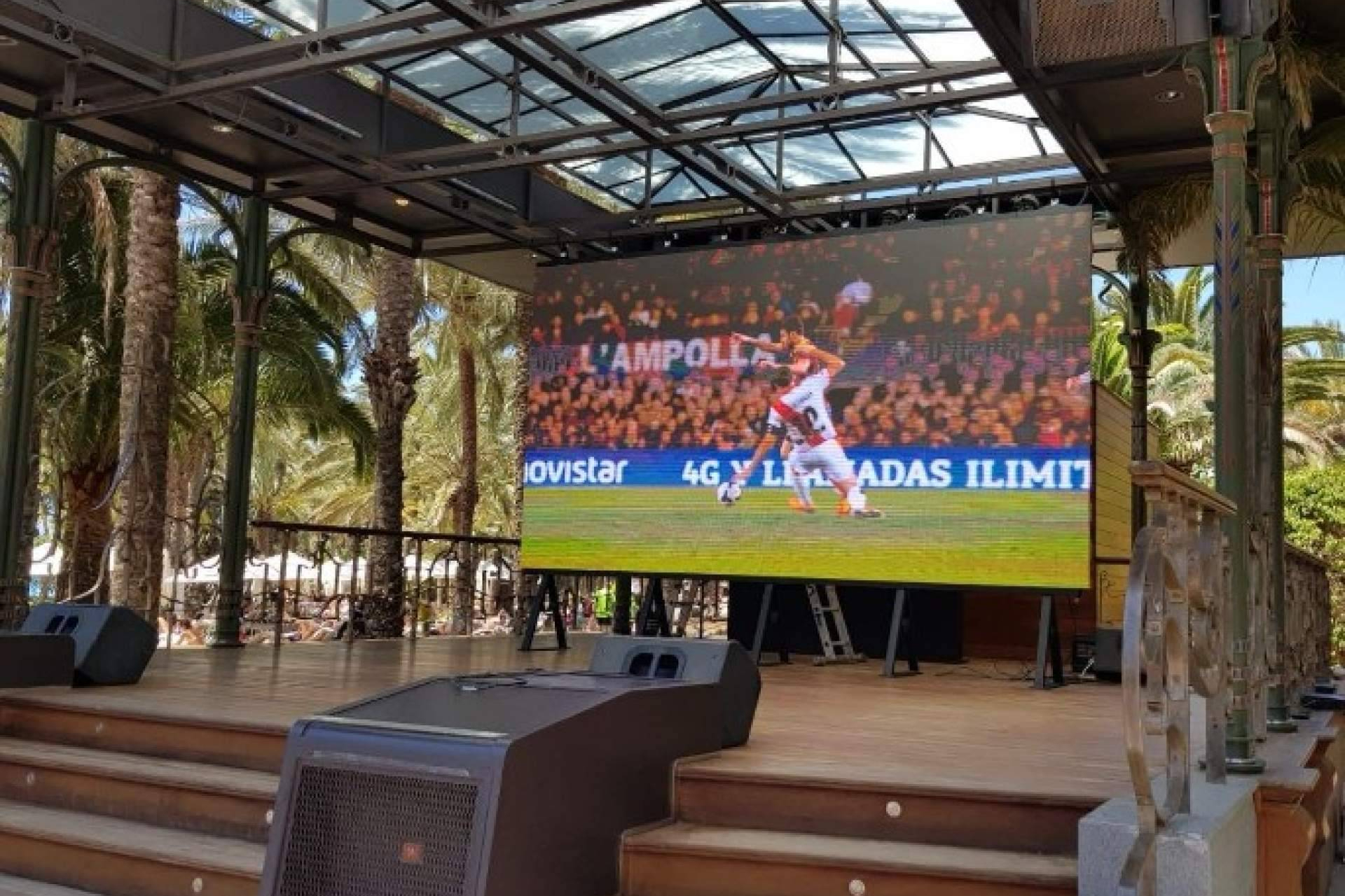 LEDLEMON impulsa la digitalización visual en hoteles y campings con pantallas LED