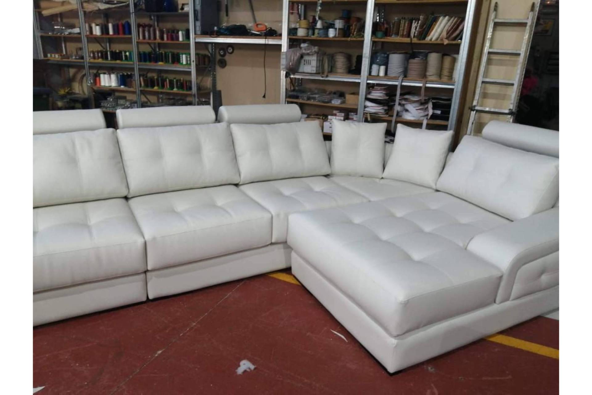 Renovar muebles sin comprar nuevos; guía práctica con tapicero a domicilio Madrid para sofás, sillas y cabeceros