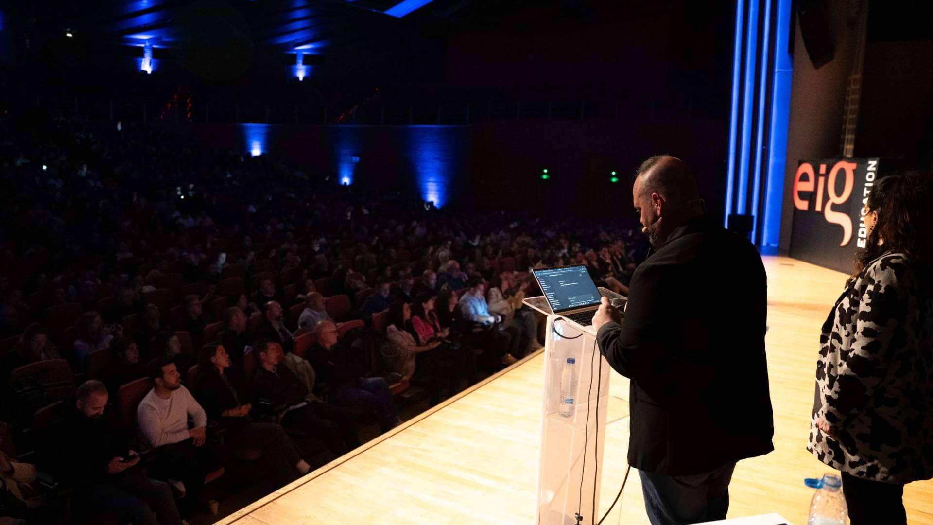 La IA aplicada a la empresa congrega a 2.000 asistentes en Granada con Antonio del Águila