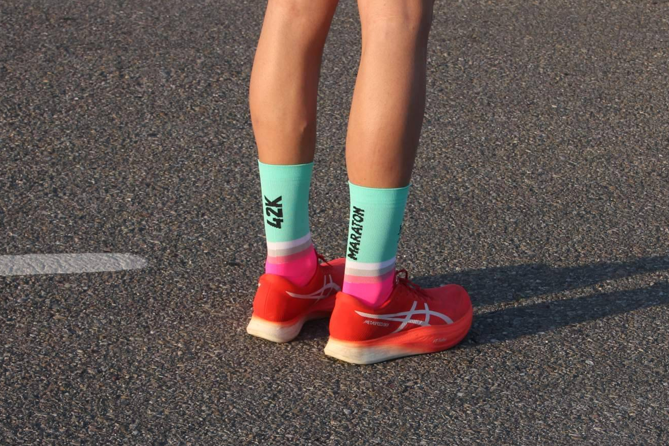 Calcetines running, el detalle técnico que marca la diferencia en una maratón