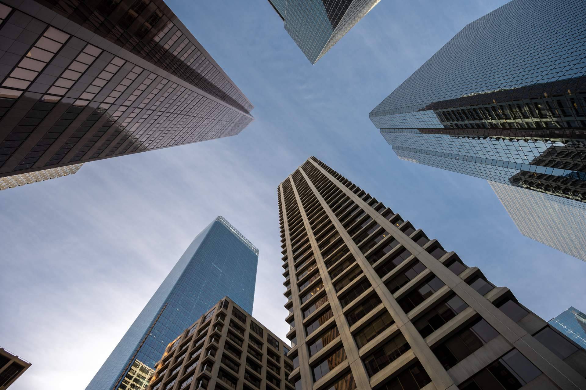 El consumo eléctrico en garajes y zonas comunes dispara los costes en comunidades de propietarios