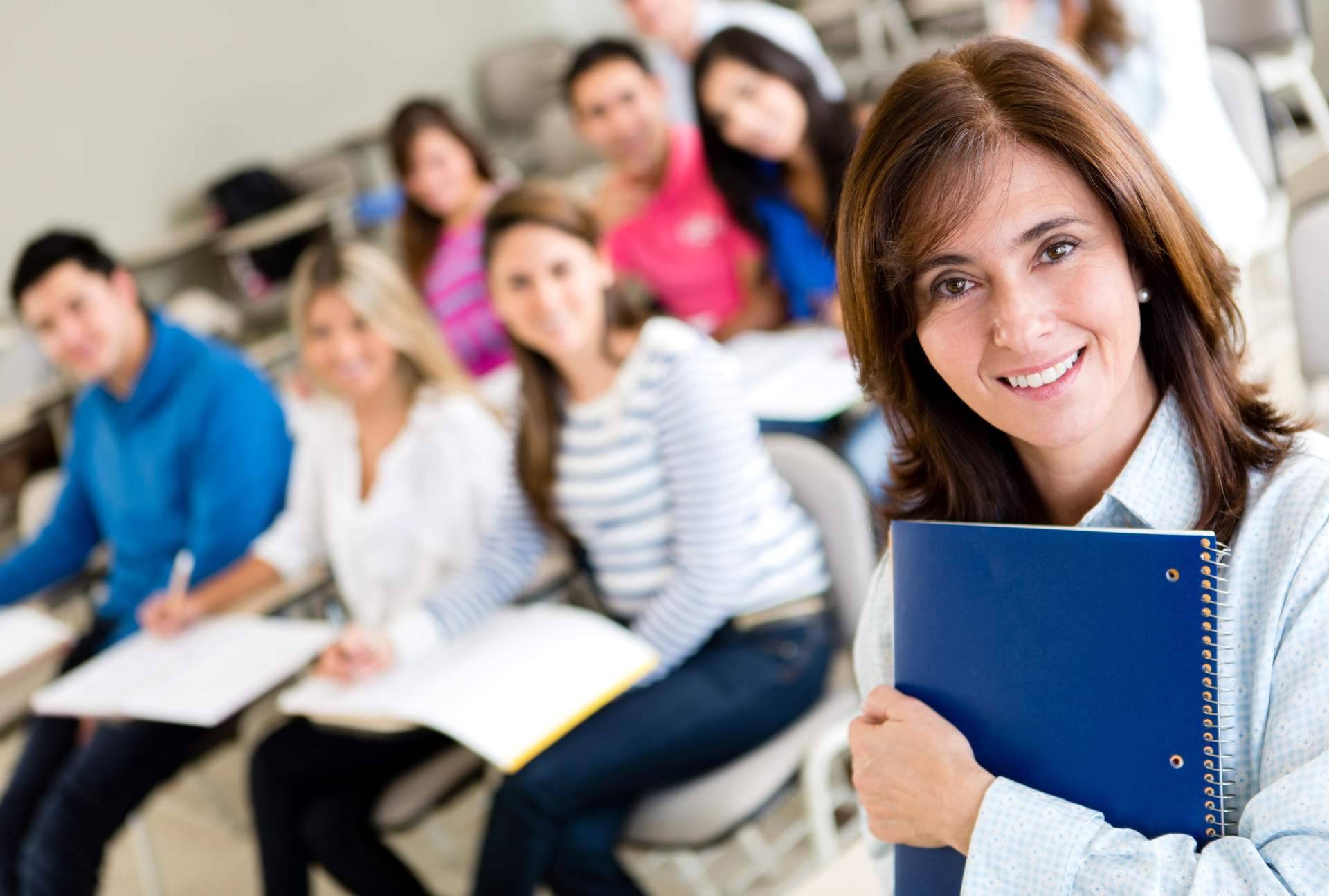 ApruebaTodo facilita encargar una tesis doctoral con presupuesto personalizado y apoyo experto