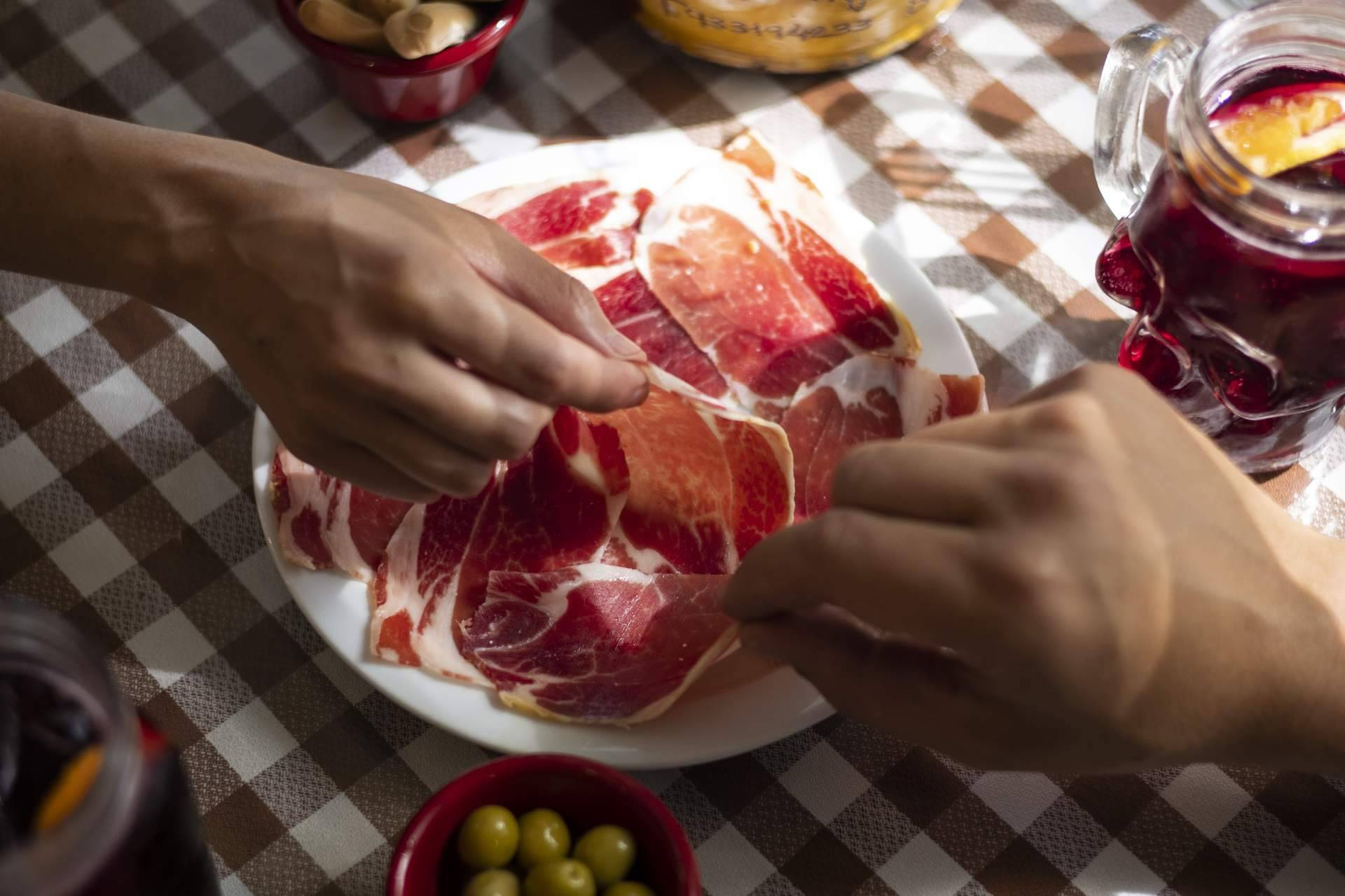 Pasa Tapas refuerza su identidad como restaurante en Barceloneta especializado en cocina mediterránea