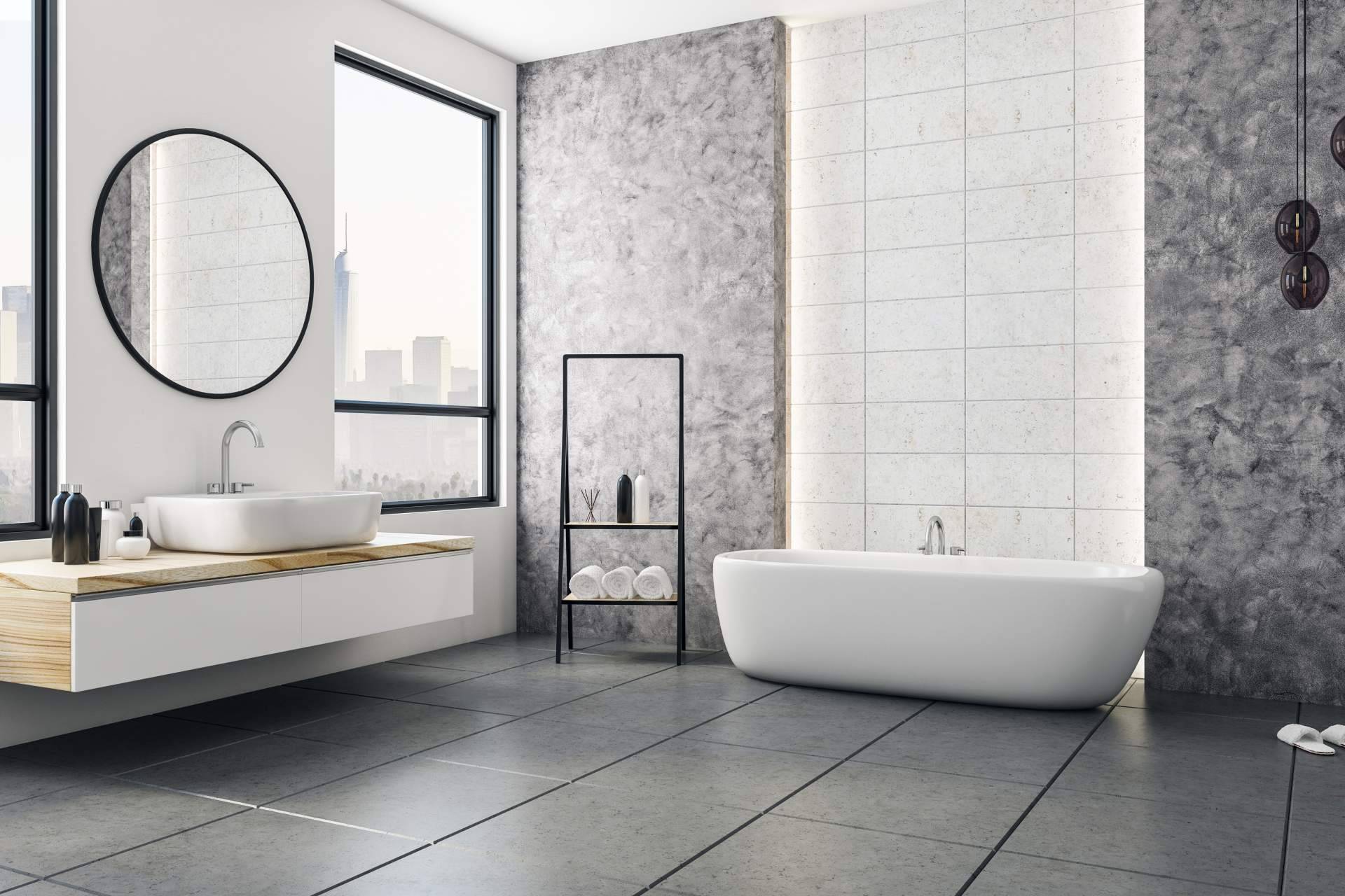 Bañoweb refuerza su catálogo con platos de ducha de resina a medida, espejos LED y mamparas