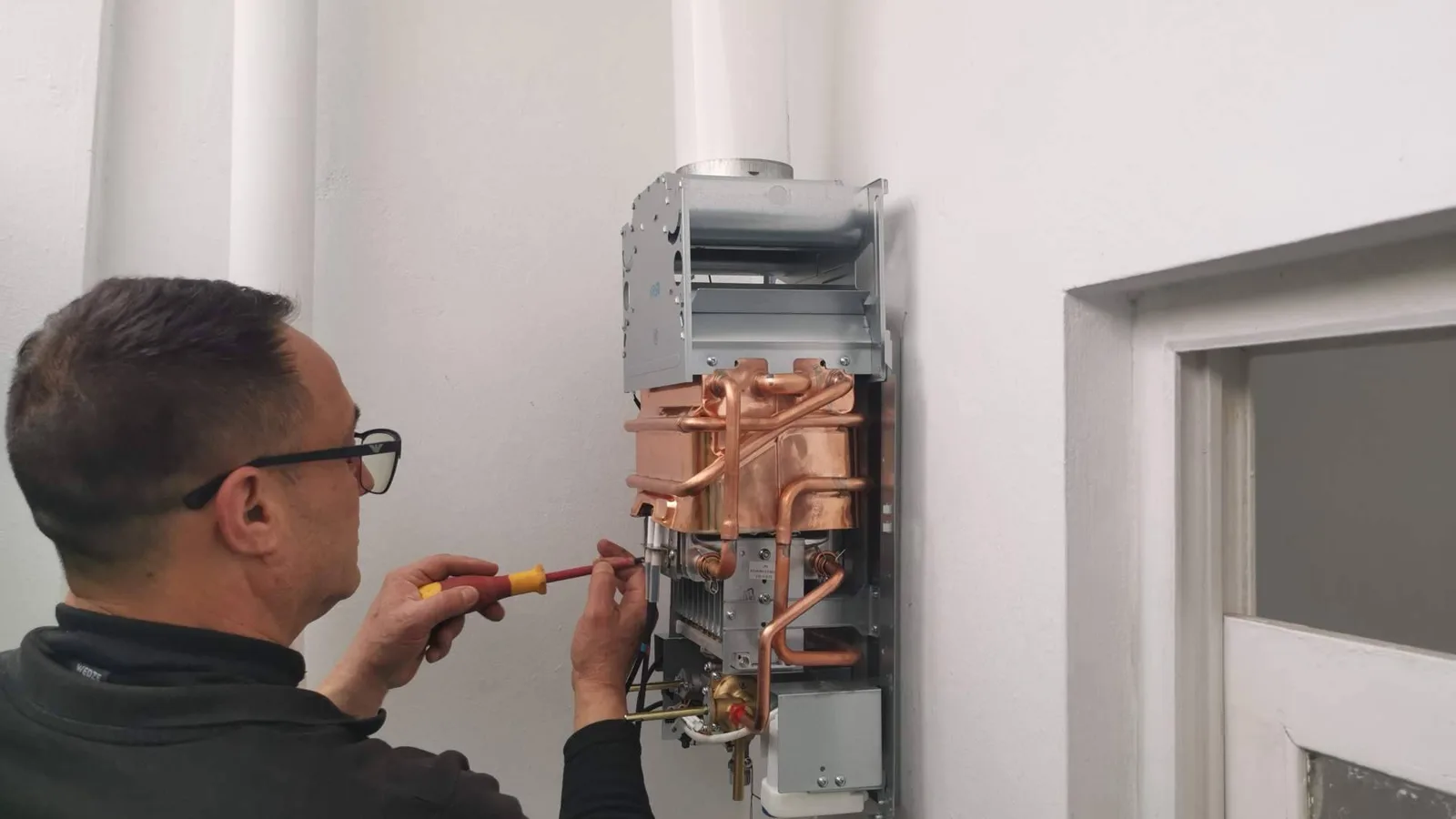 Arreglo a Domicilio amplía su servicio técnico de calentadores y termos eléctricos en Tenerife