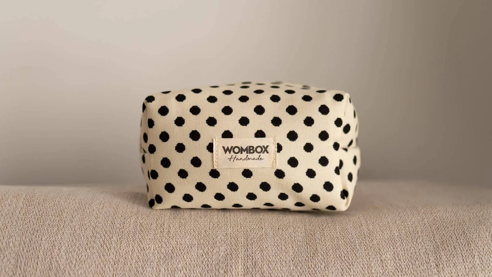 Pinzas, cepillos, coleteros y neceseres; así es la nuevalínea de accesorios de Wombox